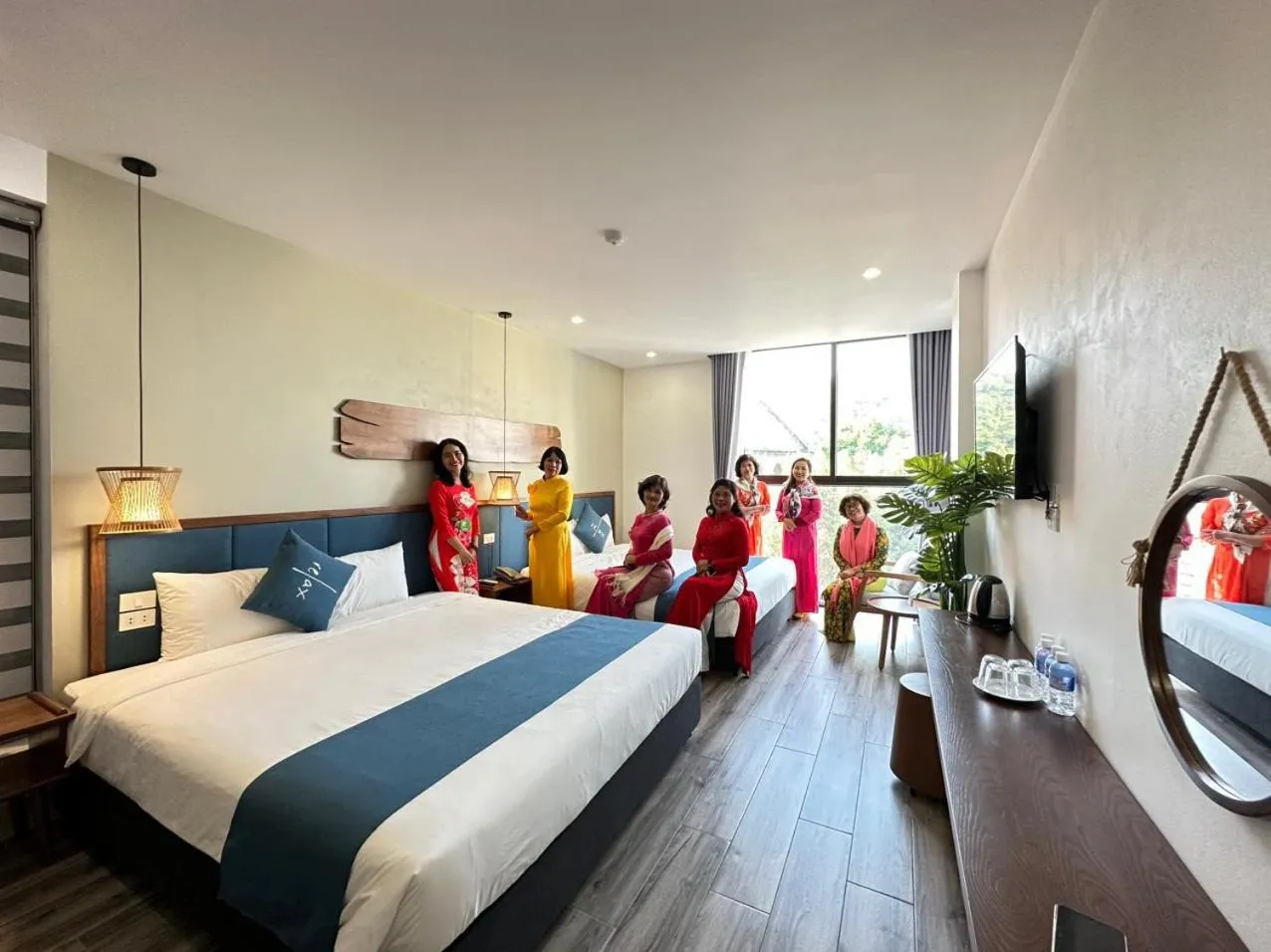 Guests, Bed in The Light Hotel