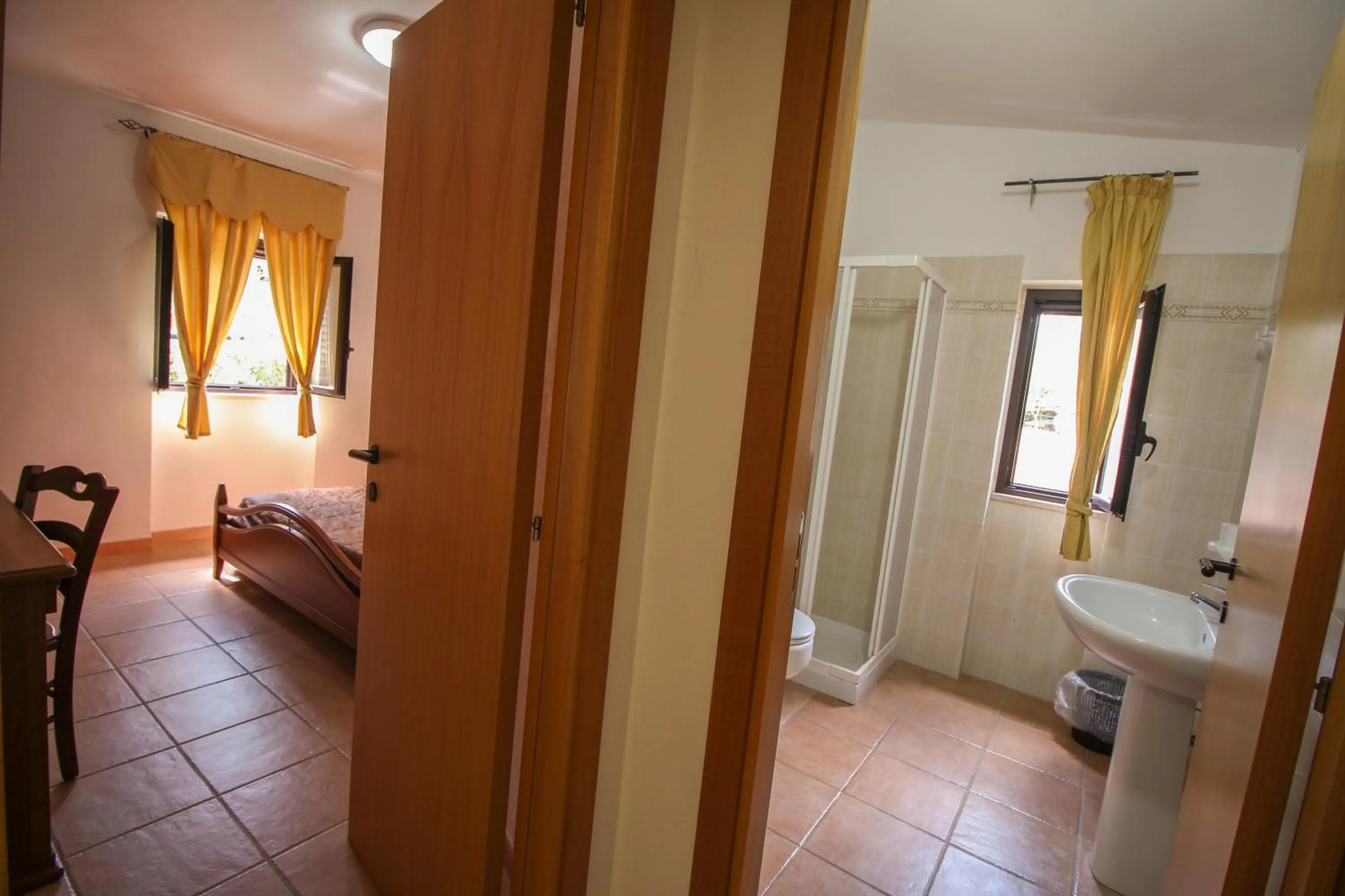 Bathroom, Bed in Tenuta Padre Pio