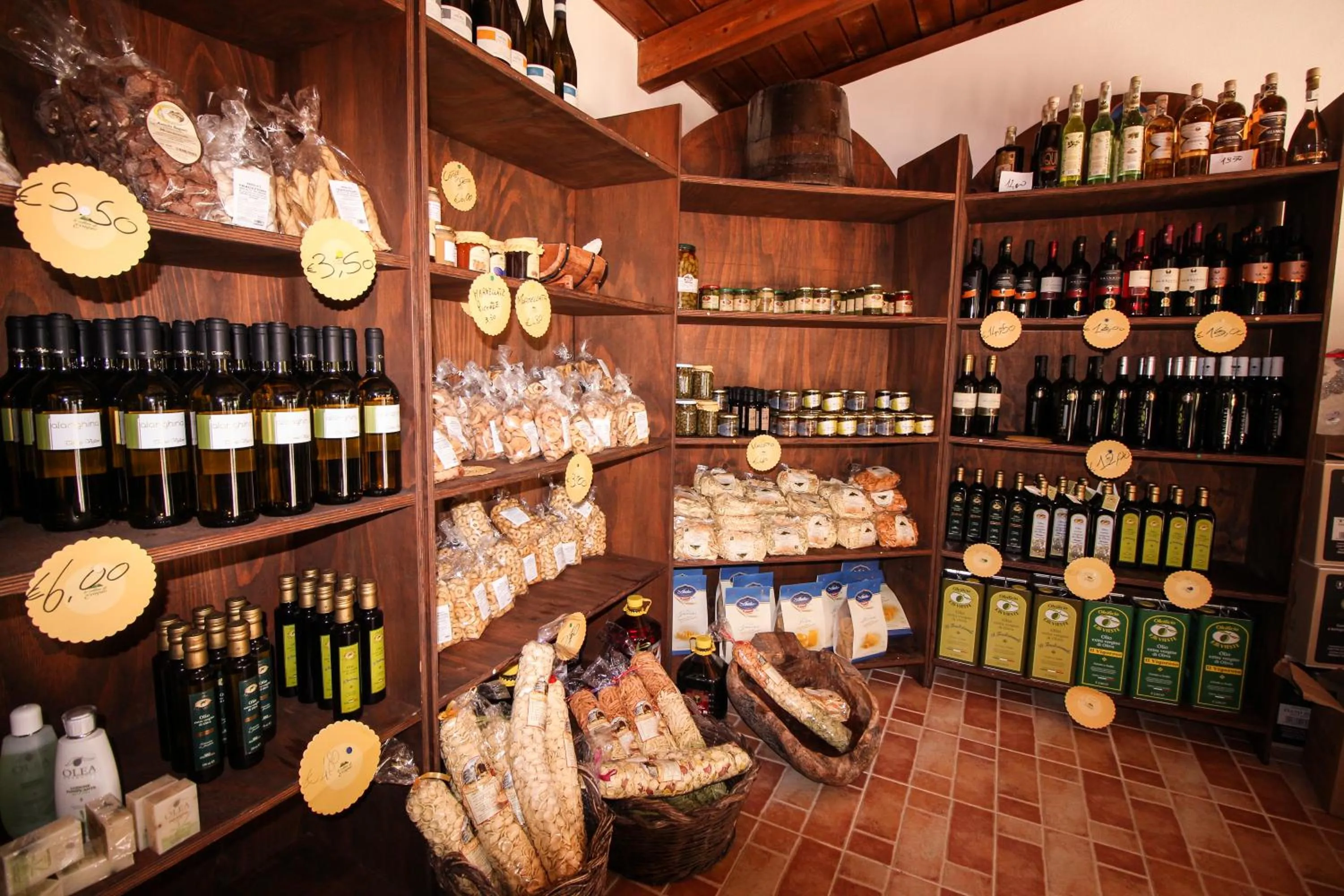 On-site shops in Tenuta Padre Pio