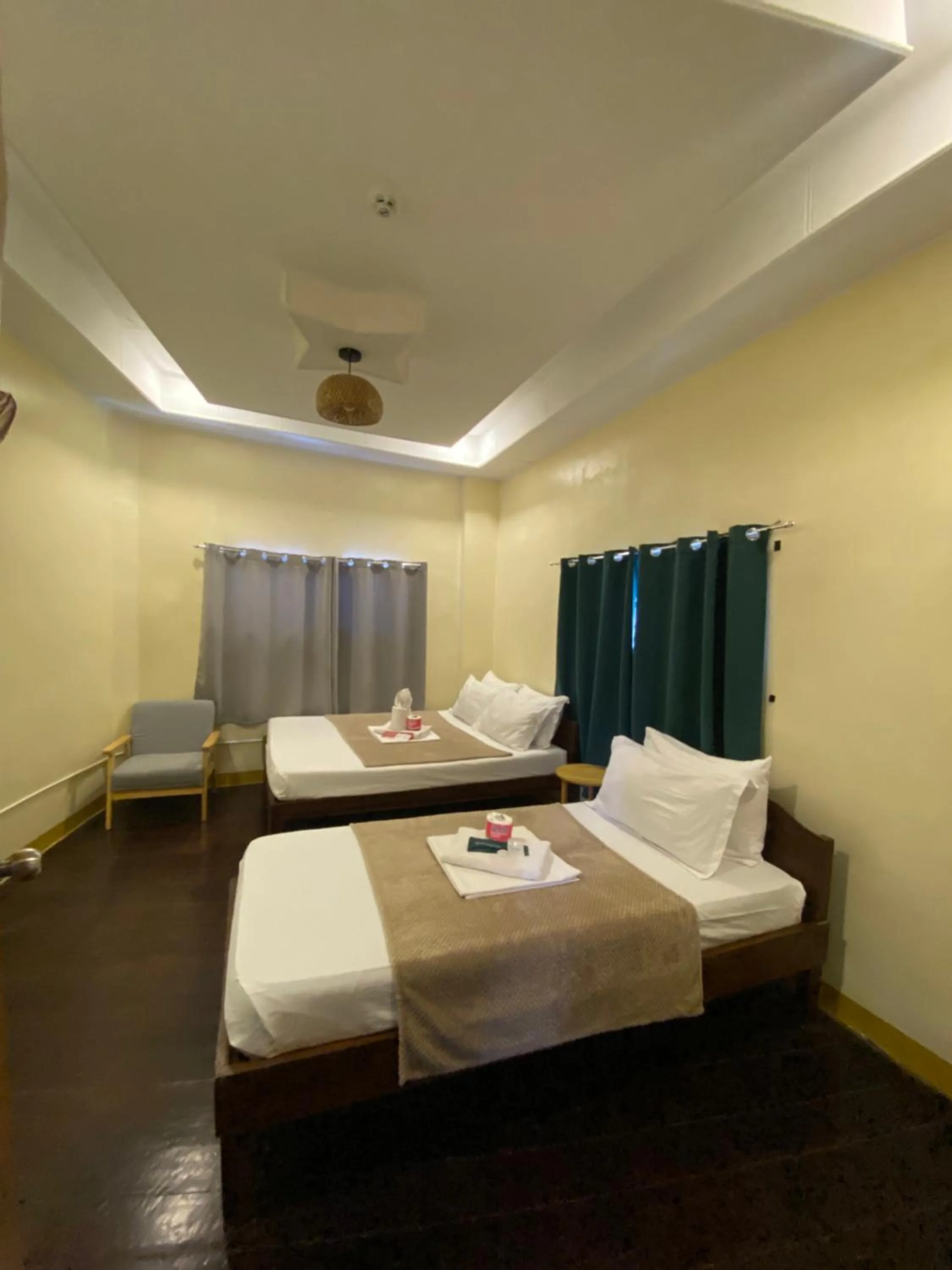 Bedroom, Bed in Zuric Pension House