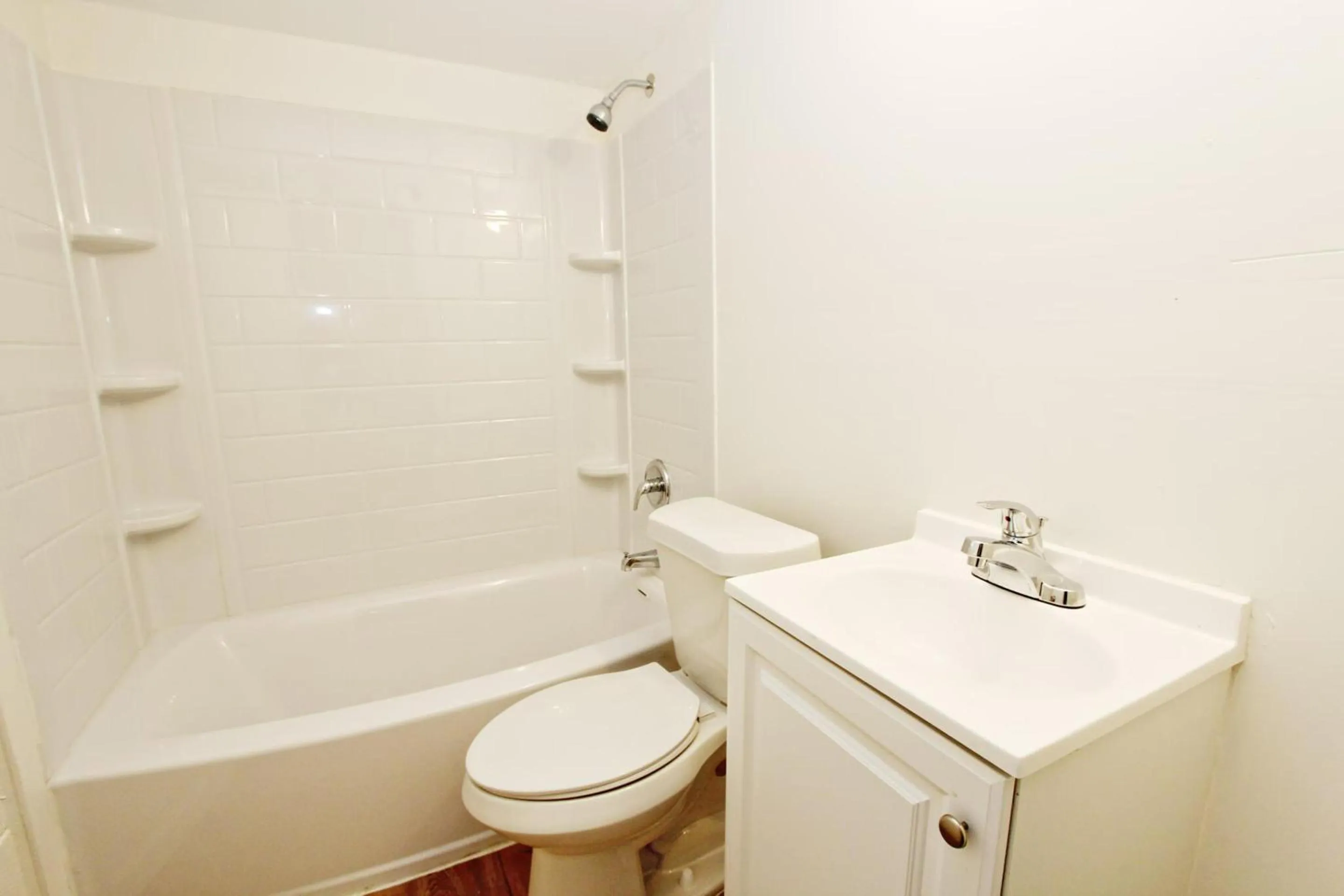 Bathroom in Cannon Inn By Capital O Gonzales Tx