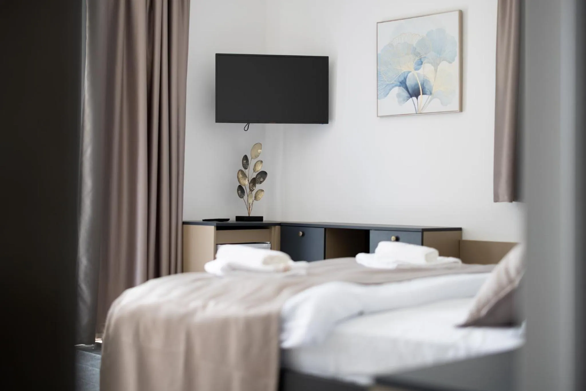 Bedroom, Bed in Hotel Reset