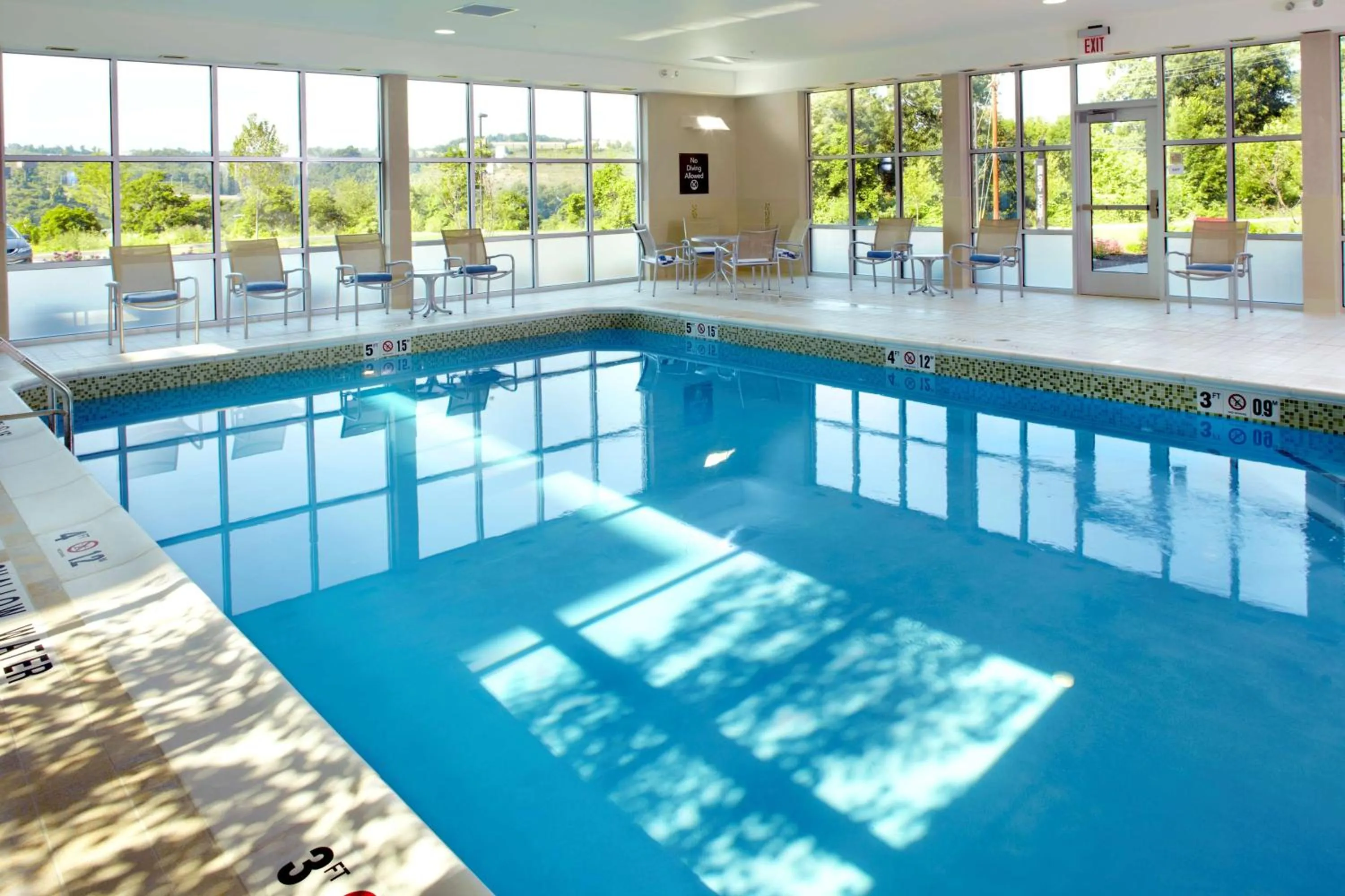 Pool view in Homewood Suites by Hilton Pittsburgh Airport/Robinson Mall Area