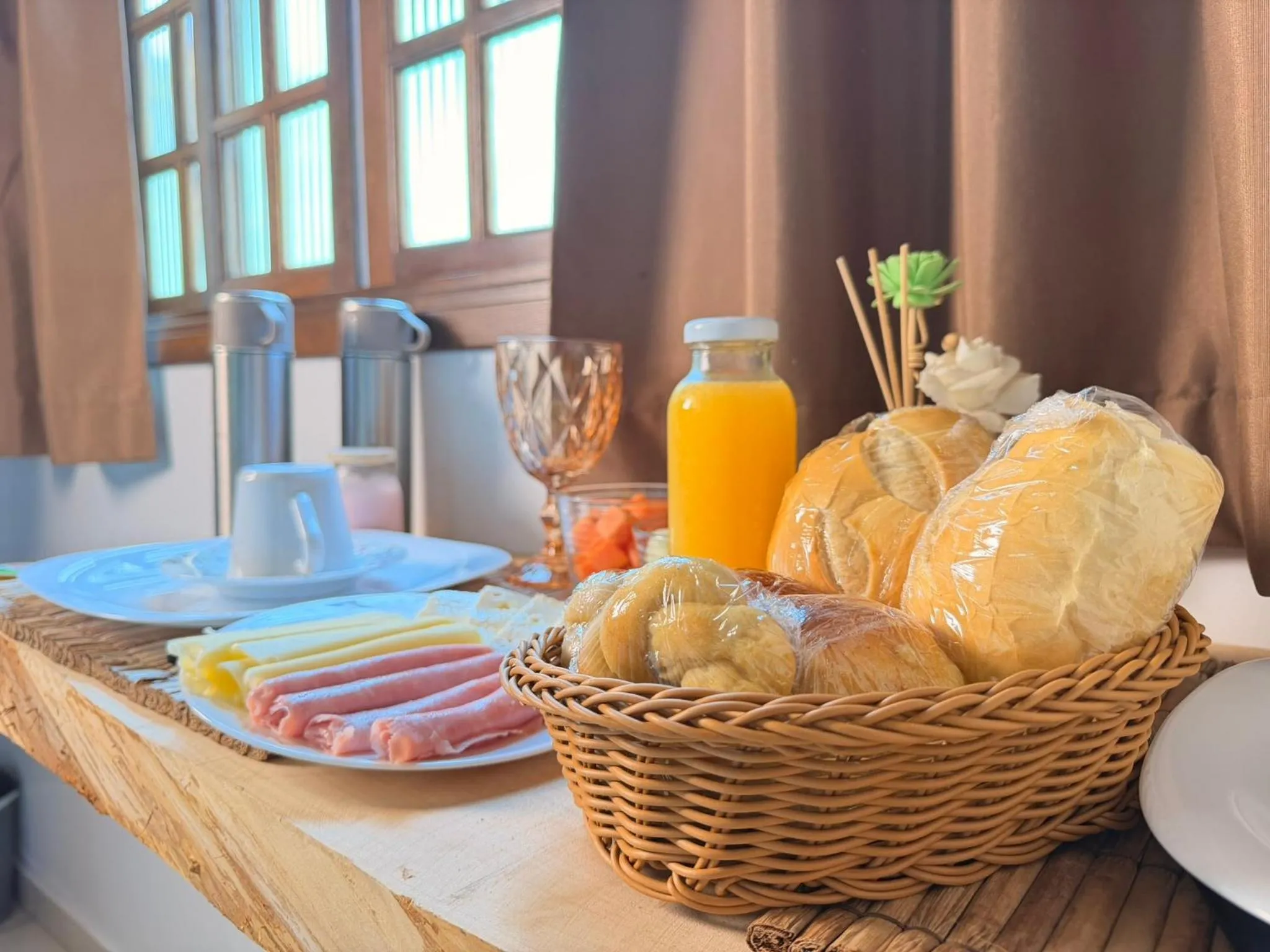 Breakfast in Juquinha Chalé