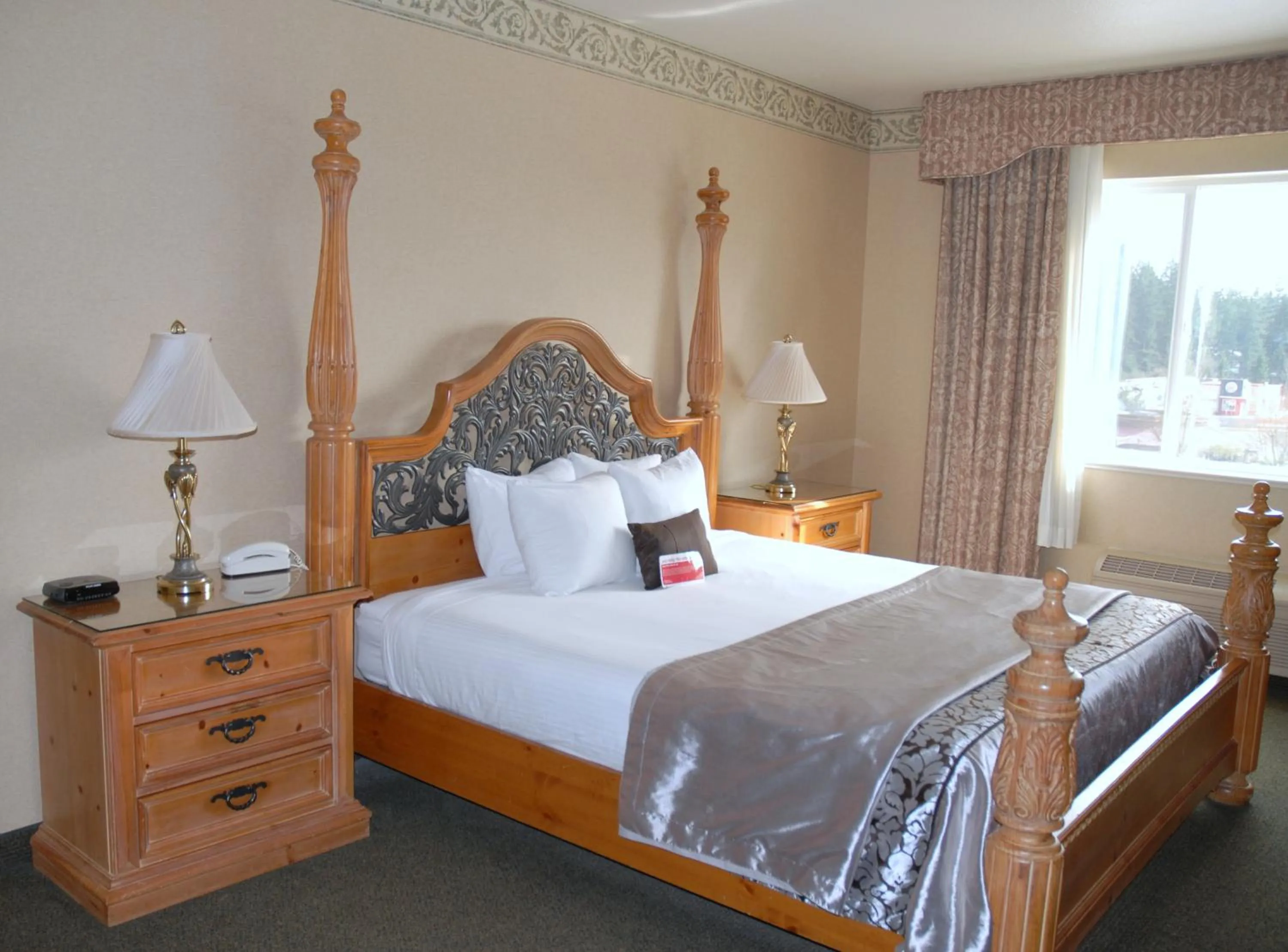 Bedroom, Bed in Ramada by Wyndham Olympia