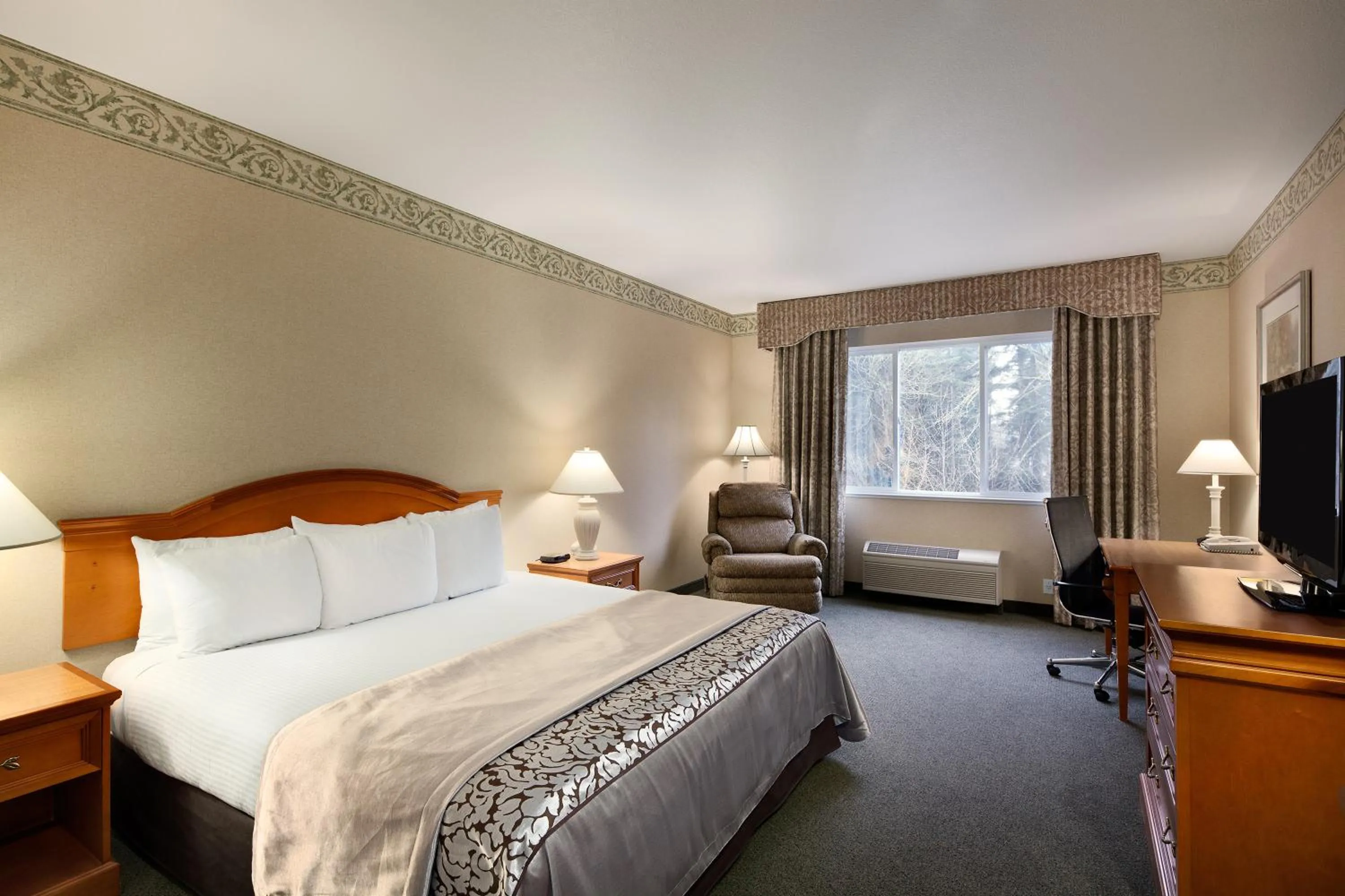 Bedroom, Bed in Ramada by Wyndham Olympia