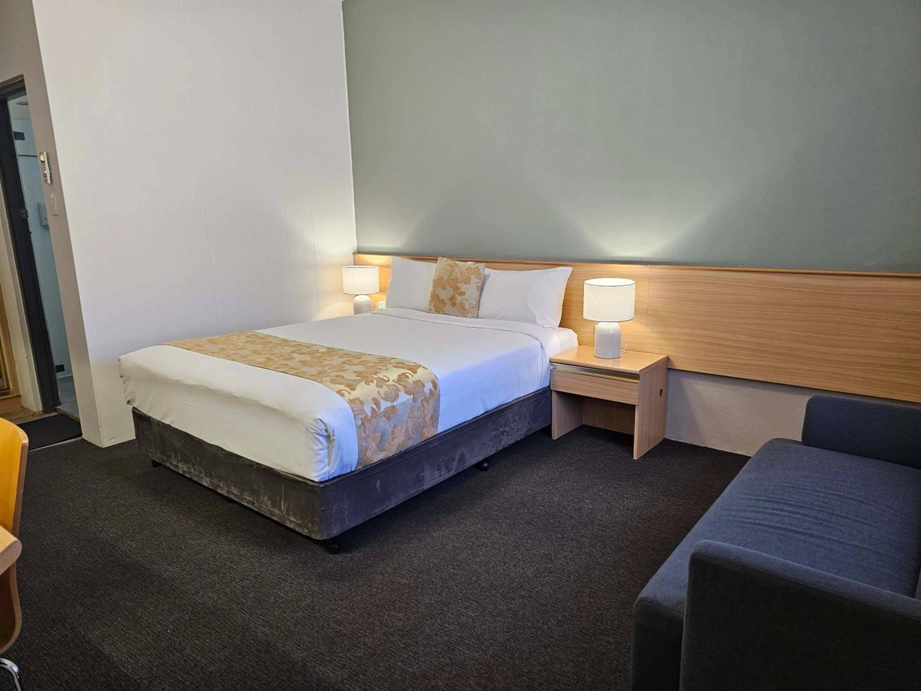 Bed in Country Lodge Motor Inn