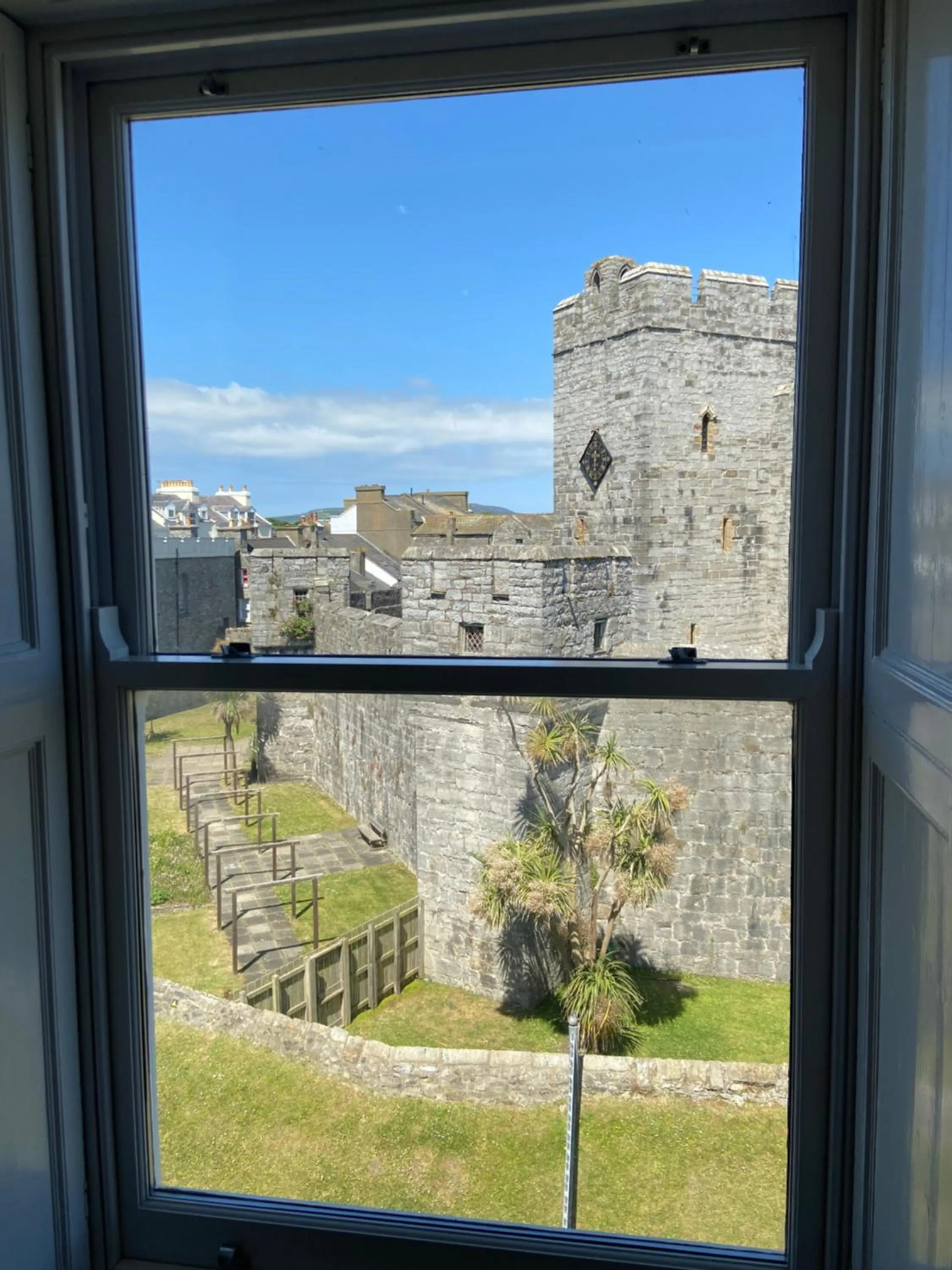 Day in Halvard Apartments at Castletown