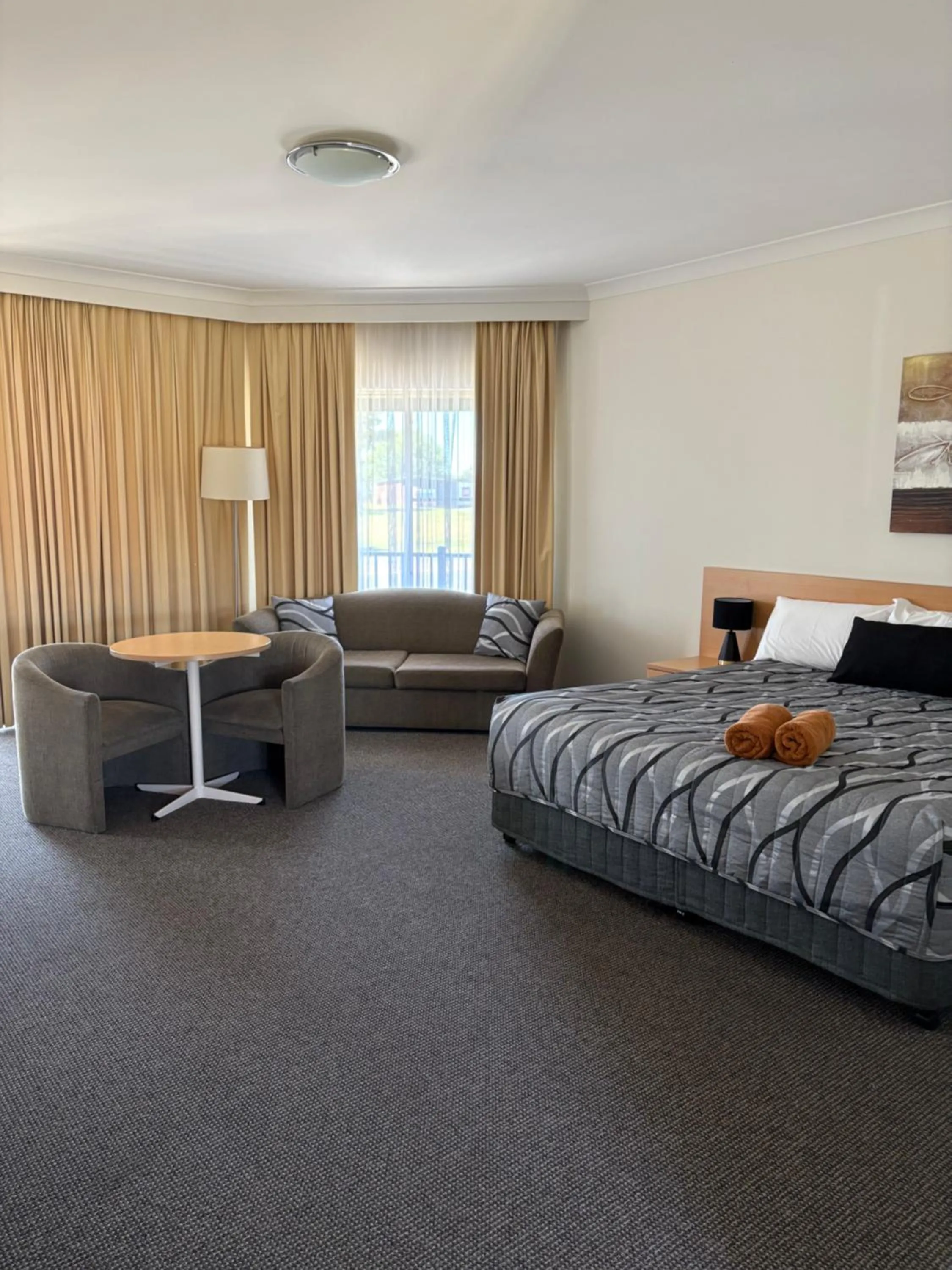 Bed in Golden Guitar Motor Inn