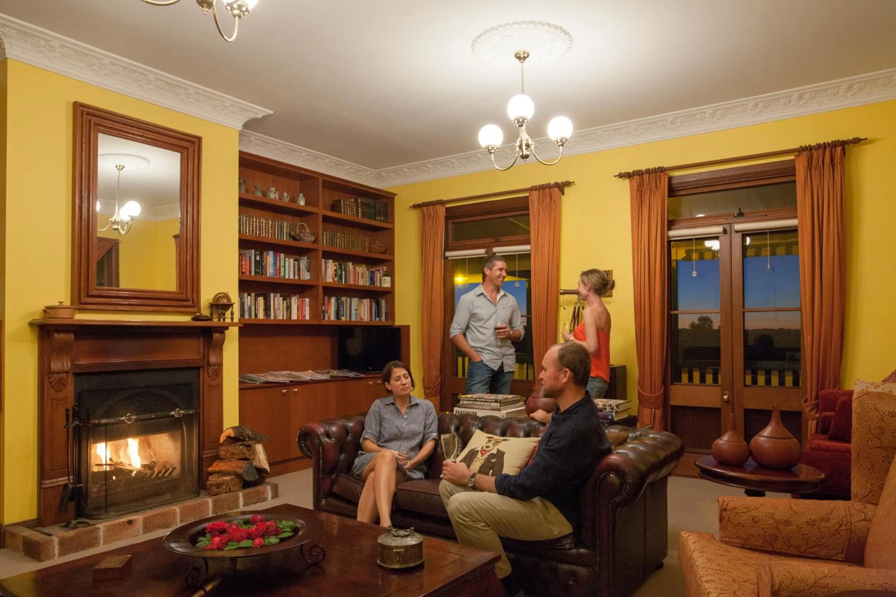 Communal lounge/ TV room in Mudgee Homestead Guesthouse