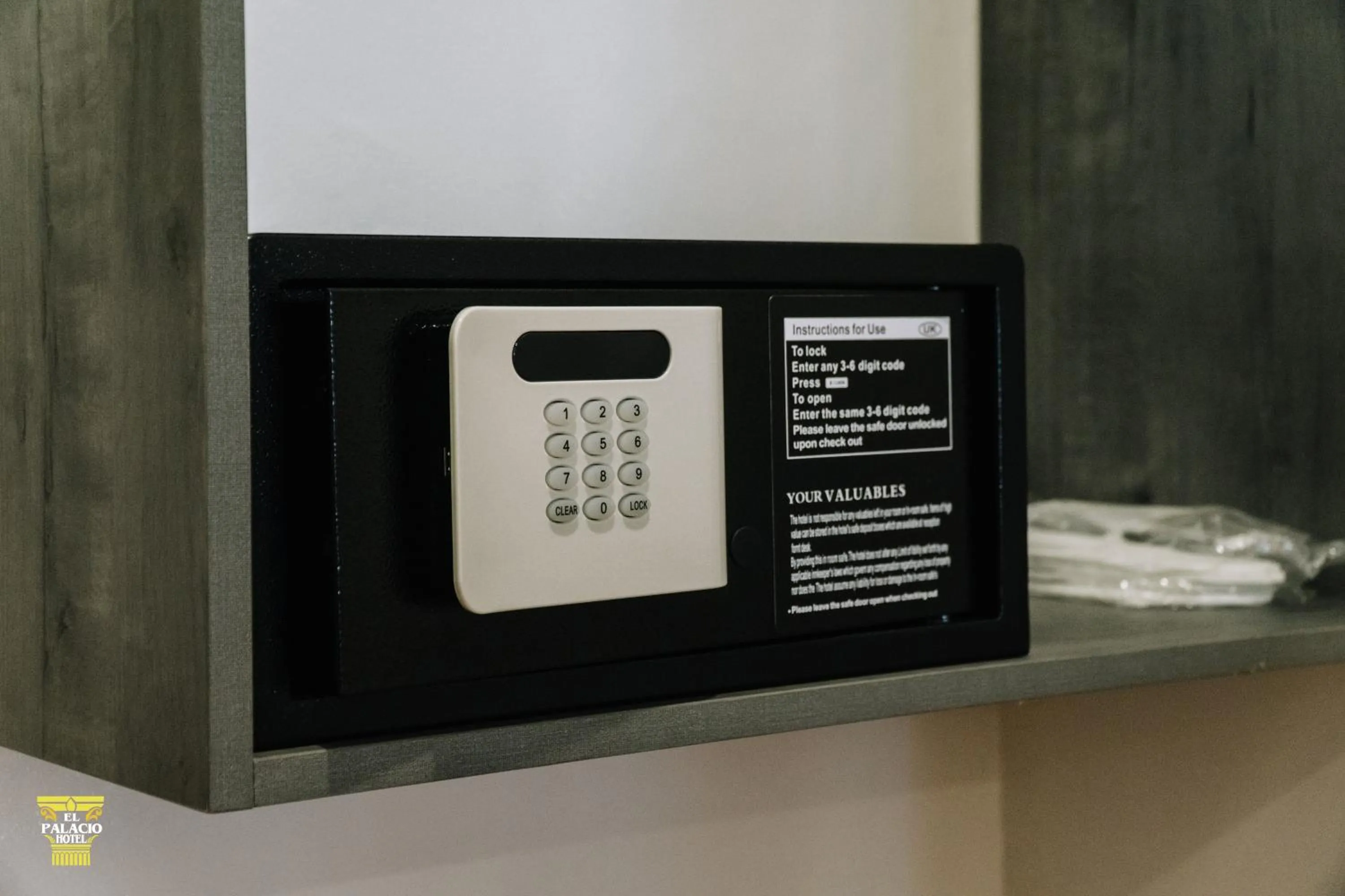 safe in El Palacio Hotel & Resort