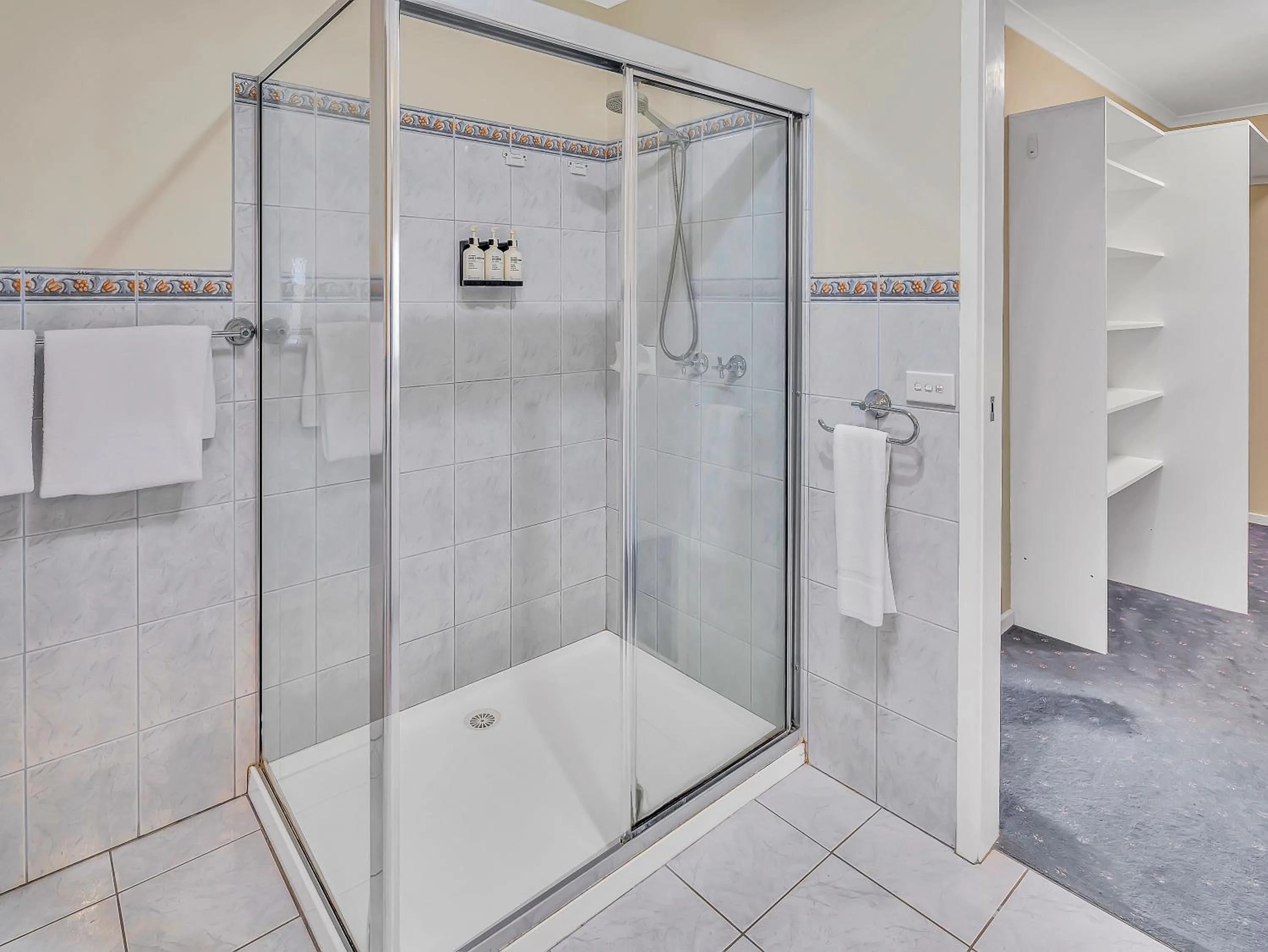 Shower in BIG4 Ingenia Holidays Queenscliff Beacon