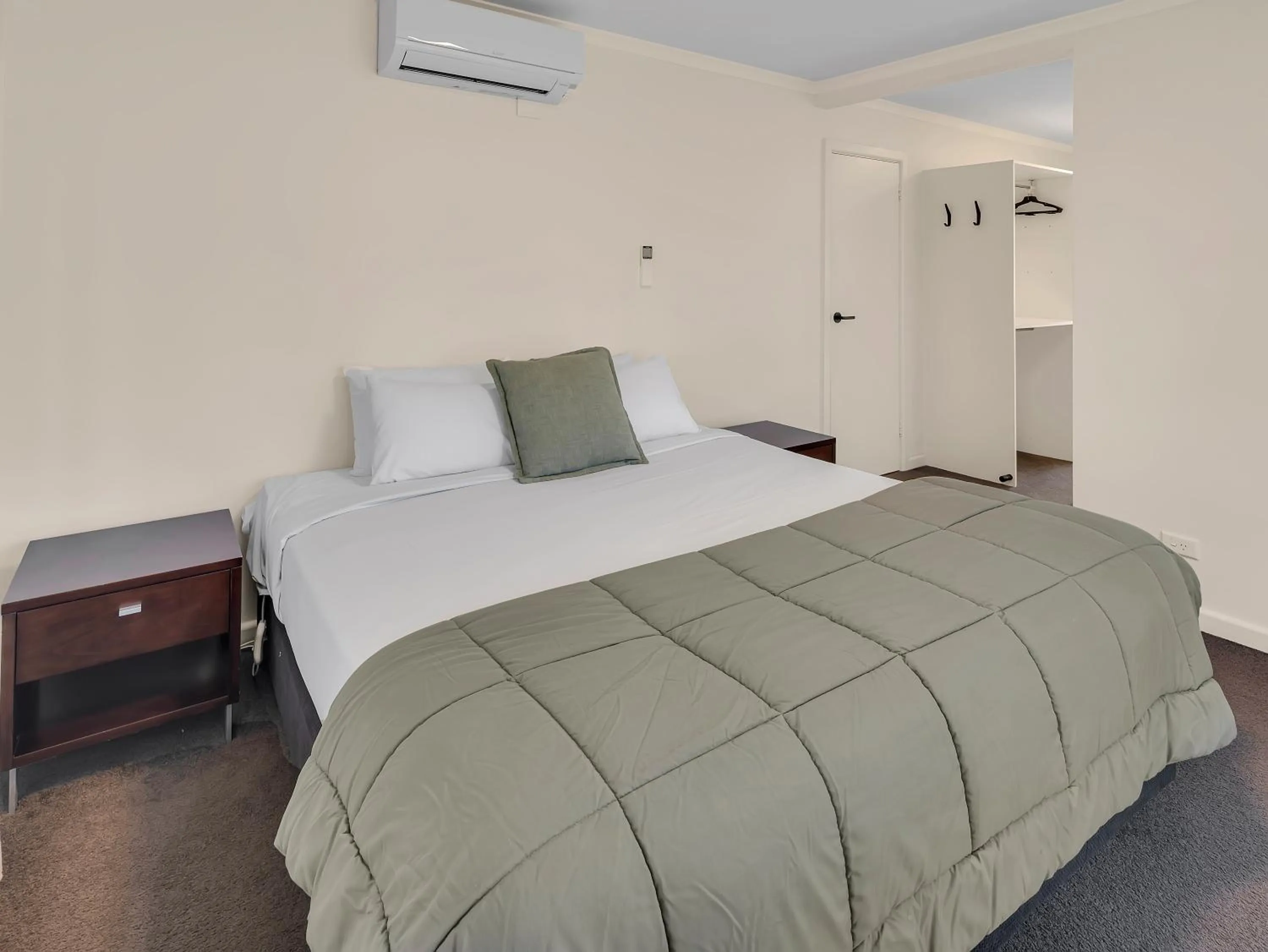 Bed in BIG4 Ingenia Holidays Queenscliff Beacon