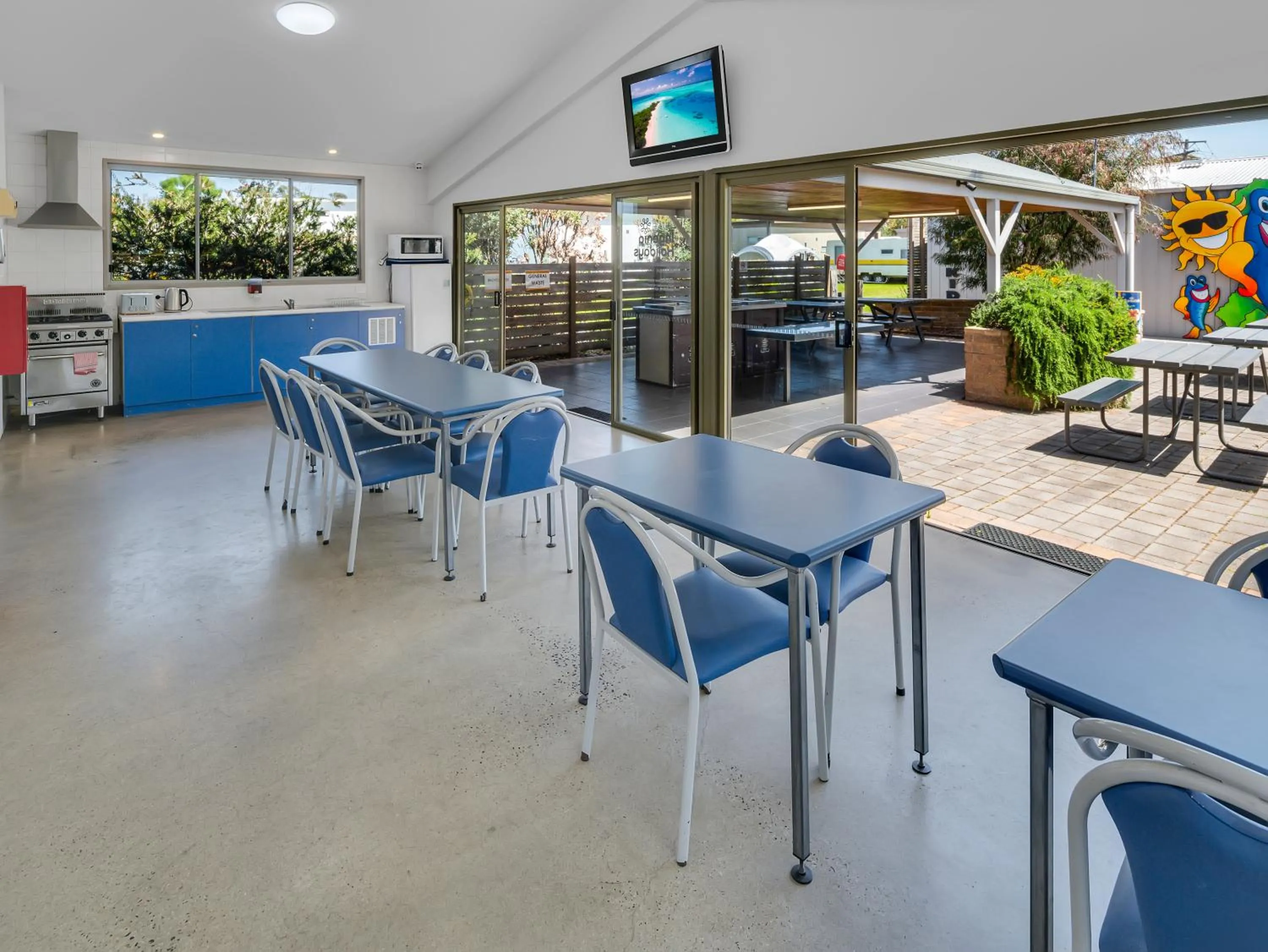 Communal lounge/ TV room in BIG4 Ingenia Holidays Queenscliff Beacon