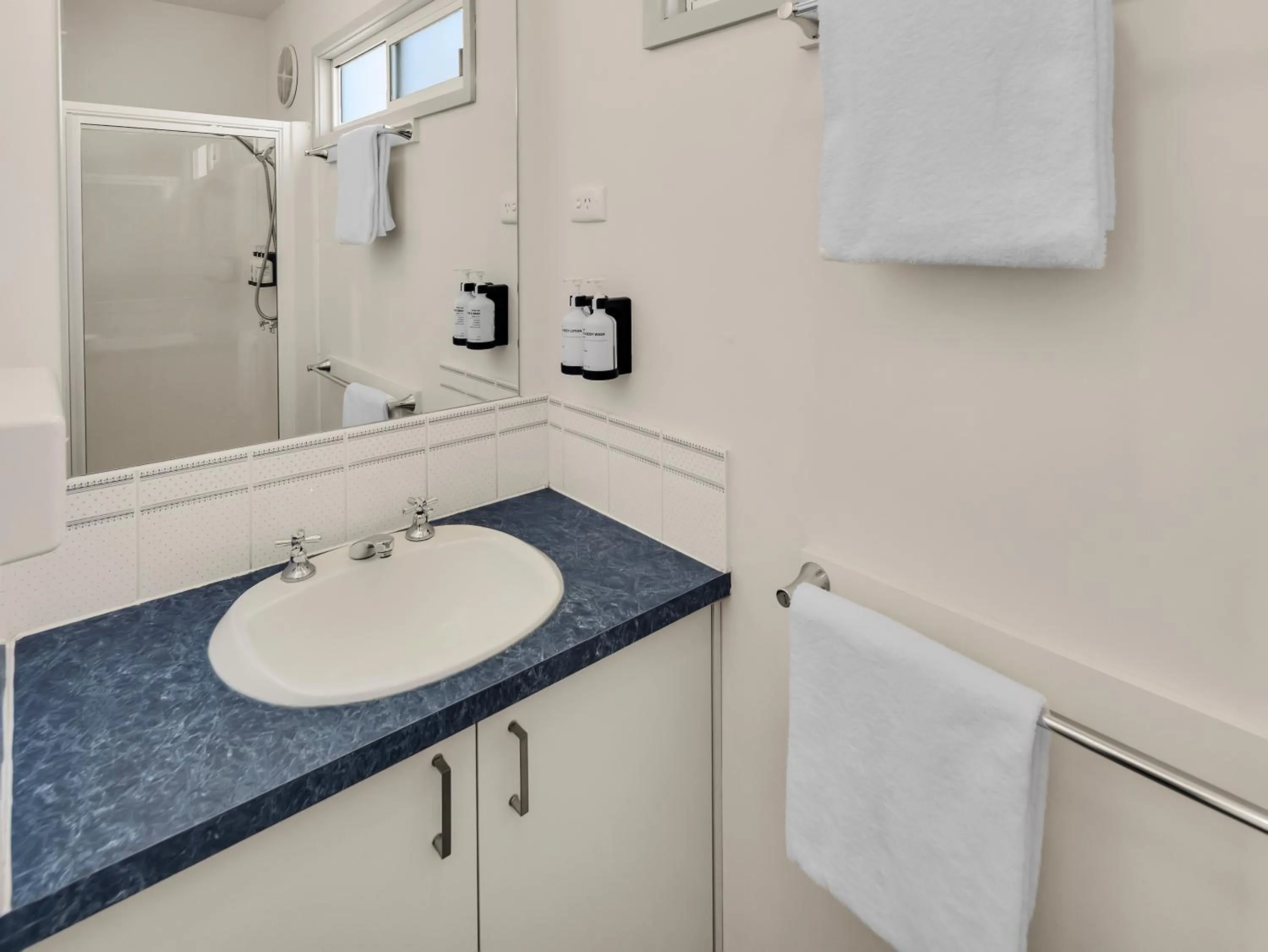 Shower in BIG4 Ingenia Holidays Queenscliff Beacon