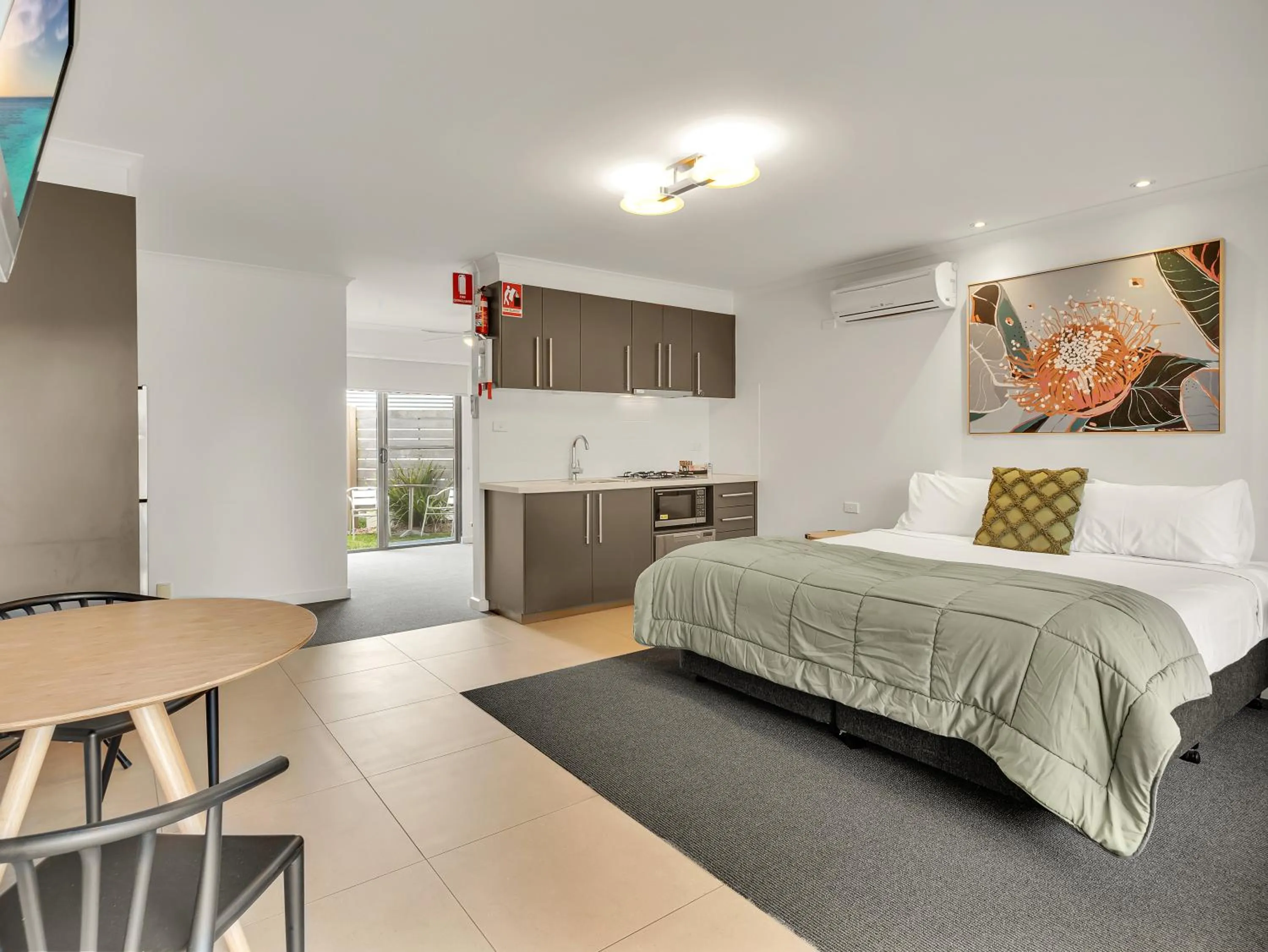 Bed in BIG4 Ingenia Holidays Queenscliff Beacon