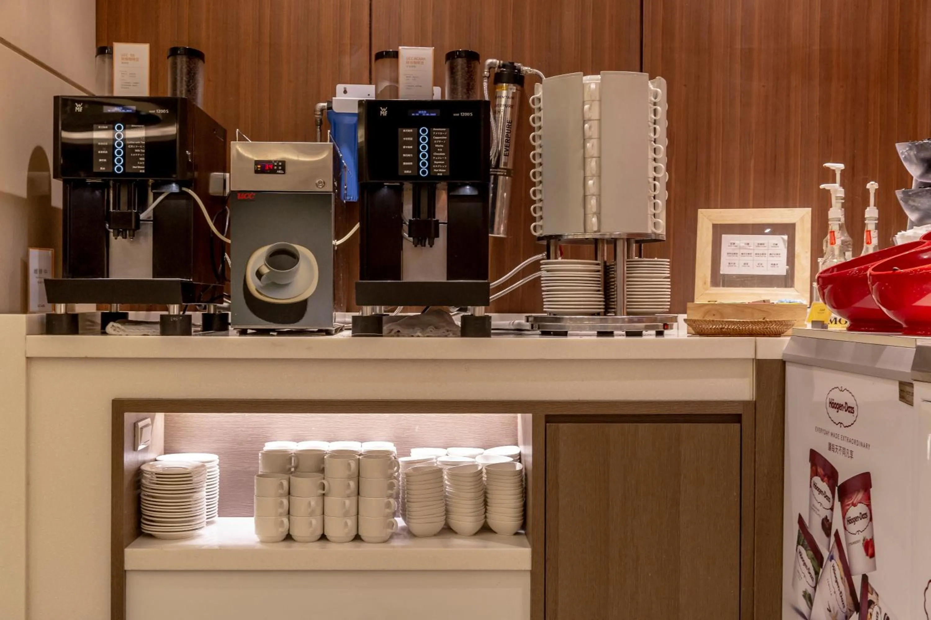 Coffee/tea facilities in Hotel National