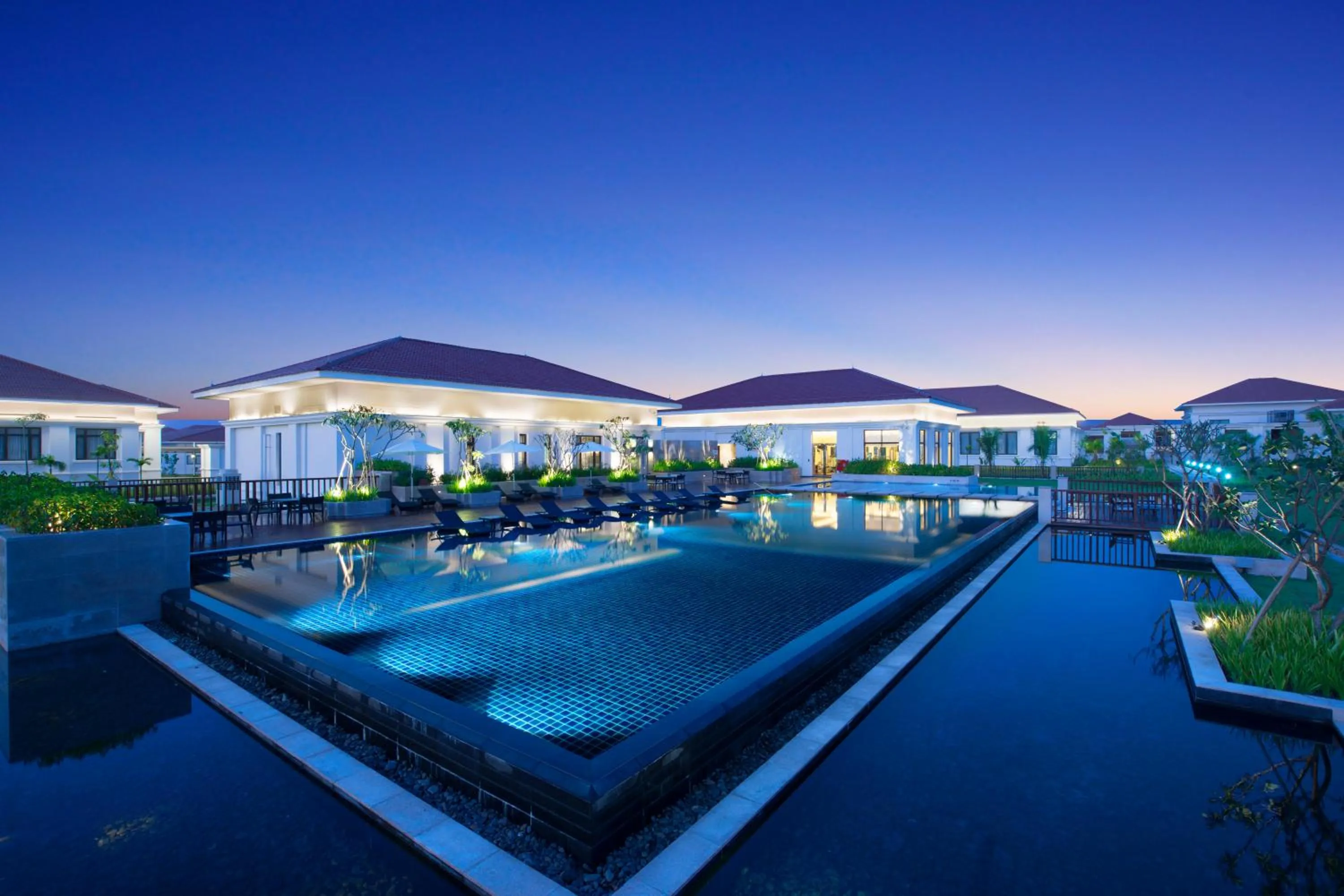 Swimming pool in PARKROYAL Nay Pyi Taw