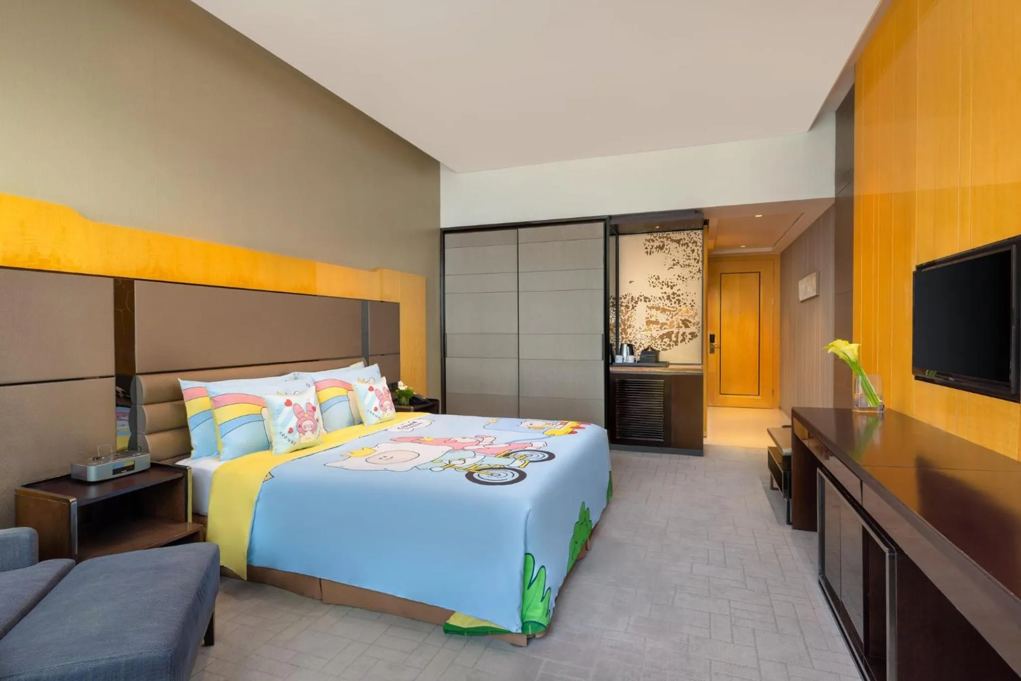 Photo of the whole room, Bed in Crowne Plaza Beijing Lido by IHG