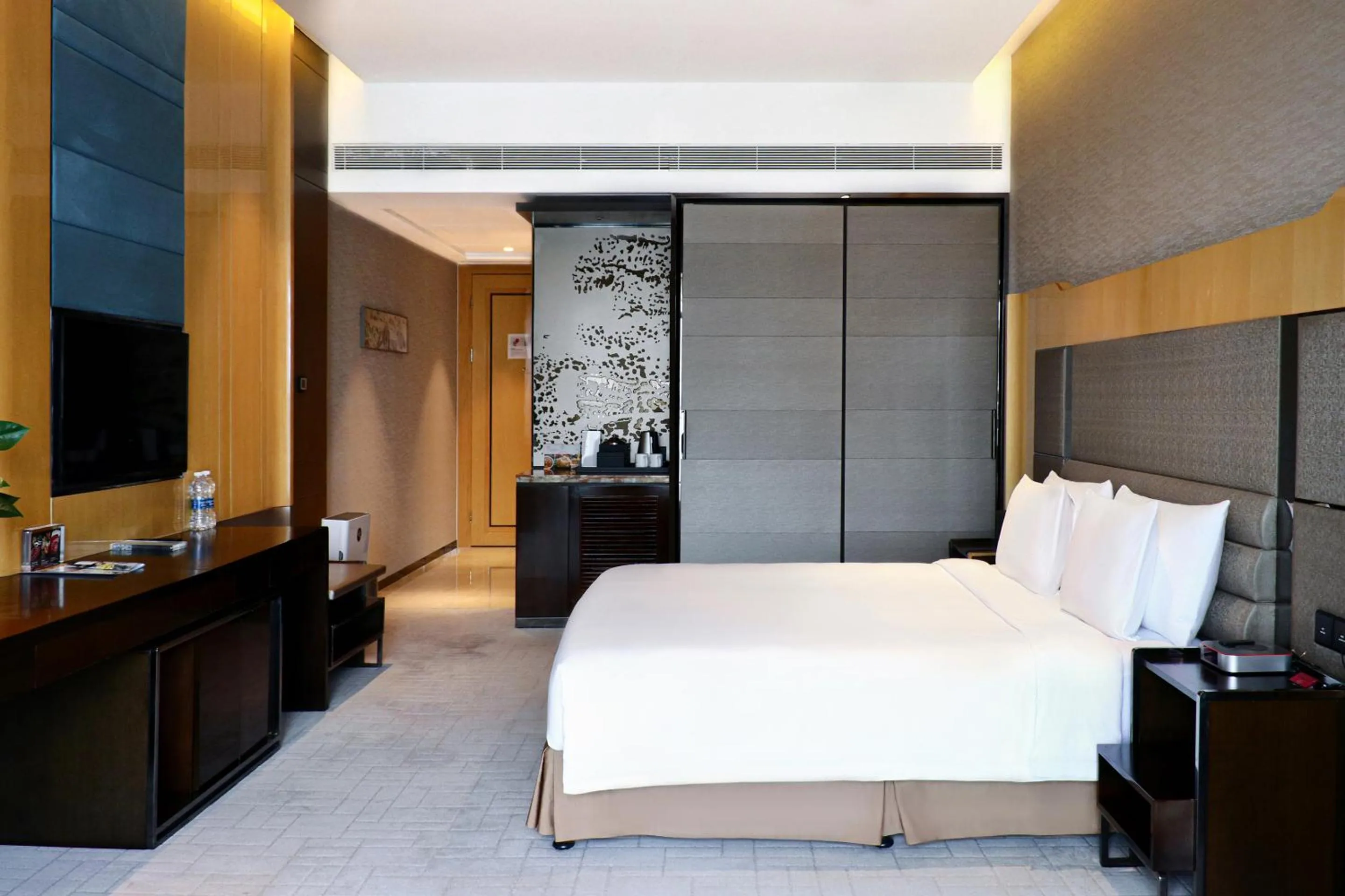 Bed in Crowne Plaza Beijing Lido by IHG