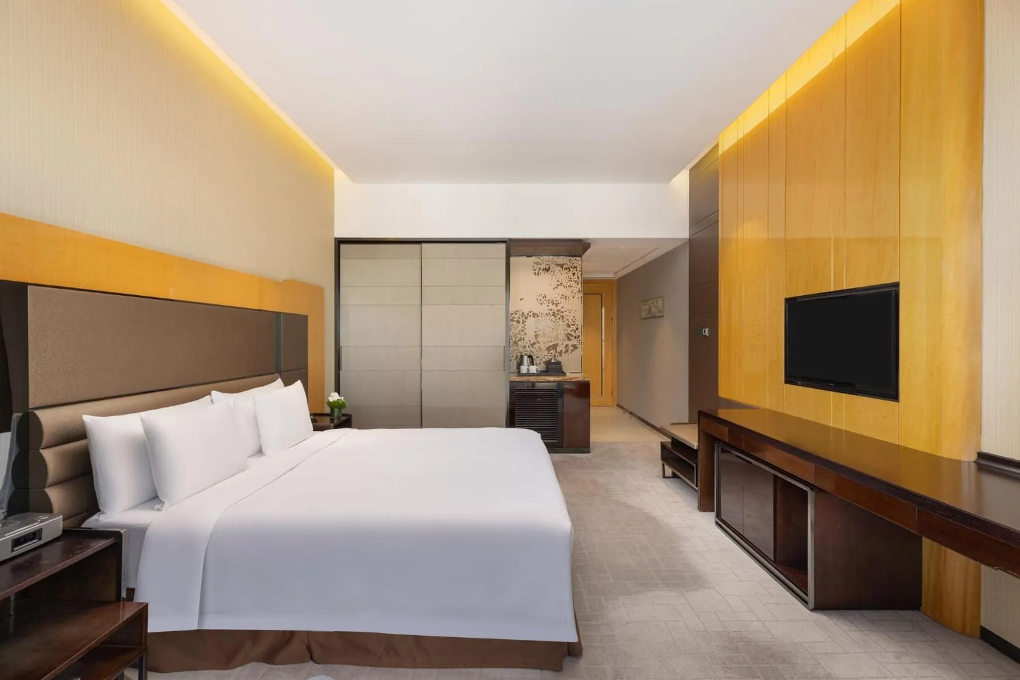Photo of the whole room, Bed in Crowne Plaza Beijing Lido by IHG