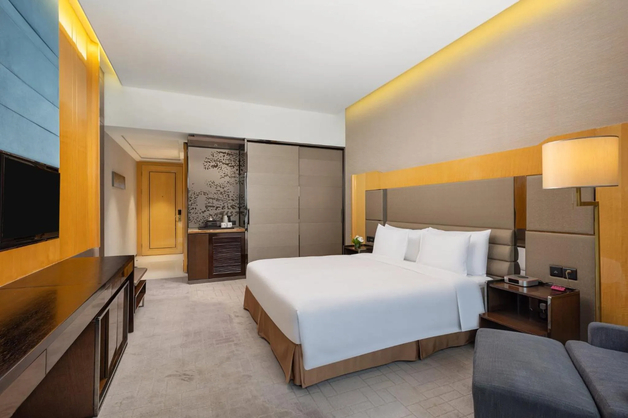 Photo of the whole room, Bed in Crowne Plaza Beijing Lido by IHG