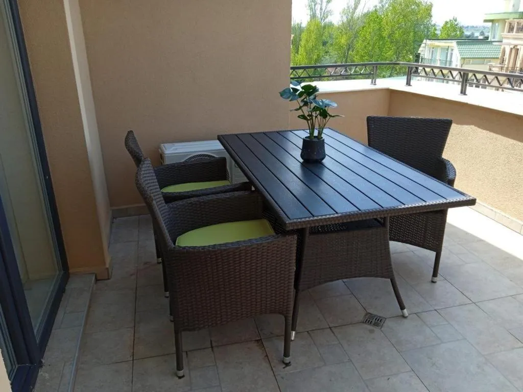 APHRODITE PARK DELUXE