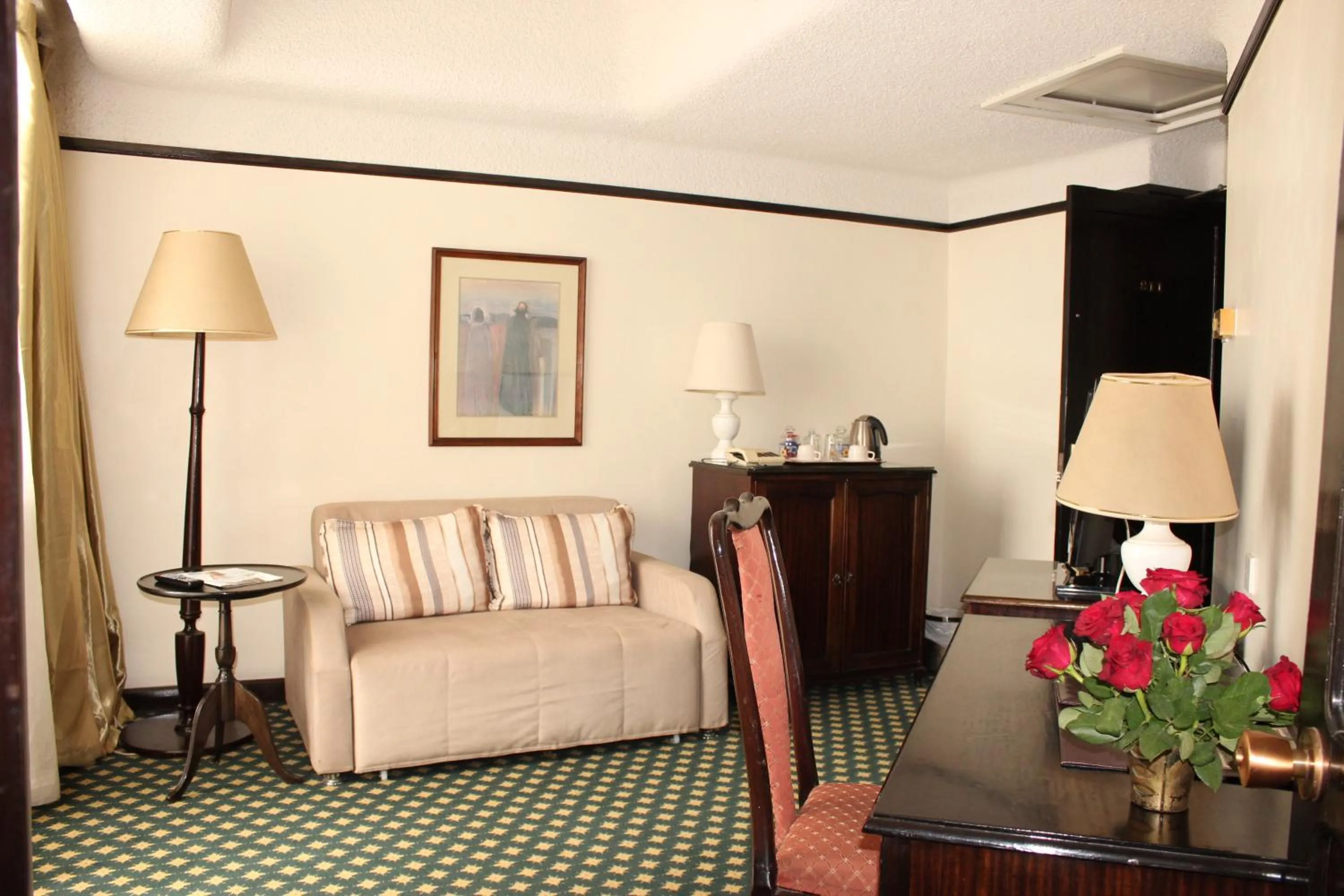 Seating area in Nairobi Safari Club by Swiss-Belhotel