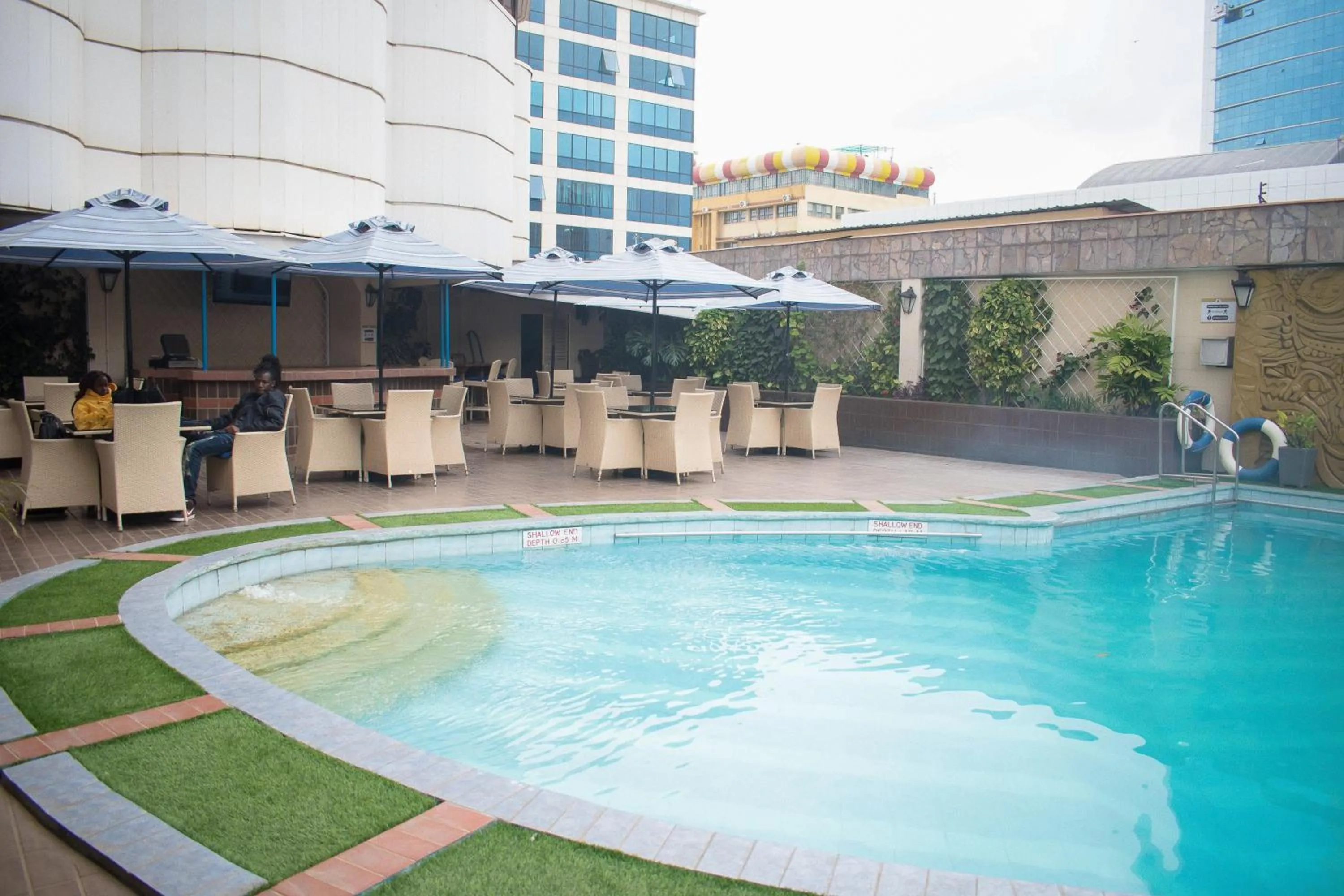 Swimming pool in Nairobi Safari Club by Swiss-Belhotel