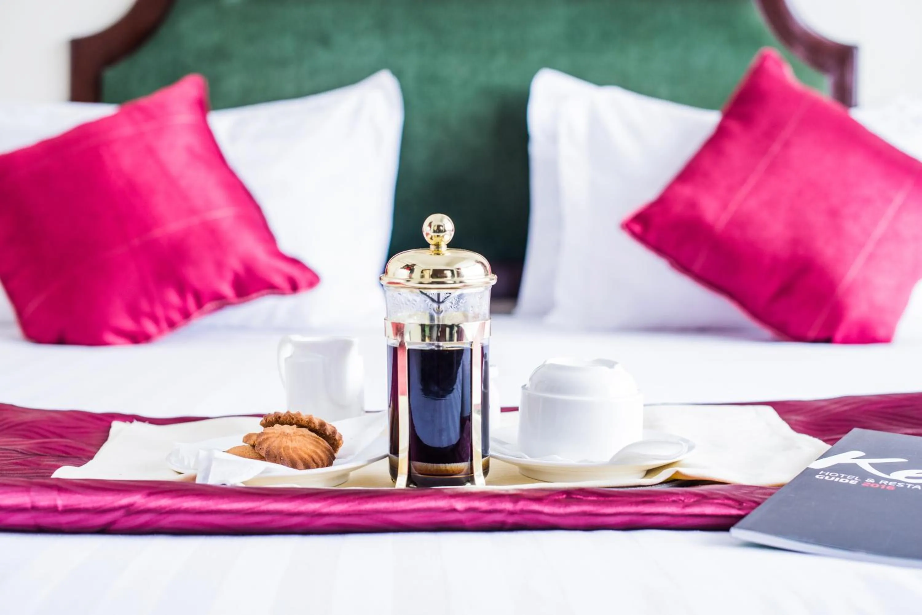 Drinks, Bed in Nairobi Safari Club by Swiss-Belhotel