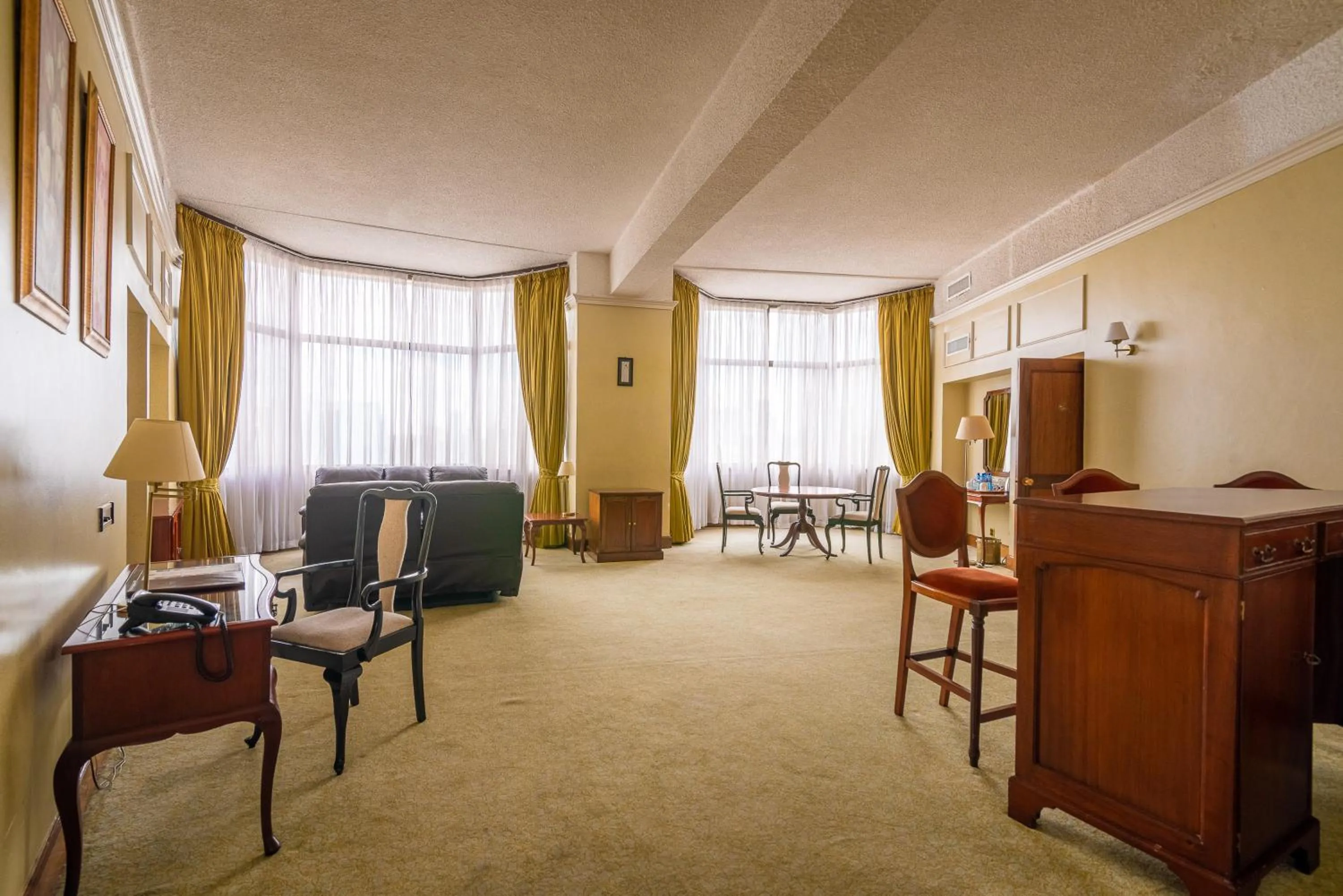 Seating area in Nairobi Safari Club by Swiss-Belhotel