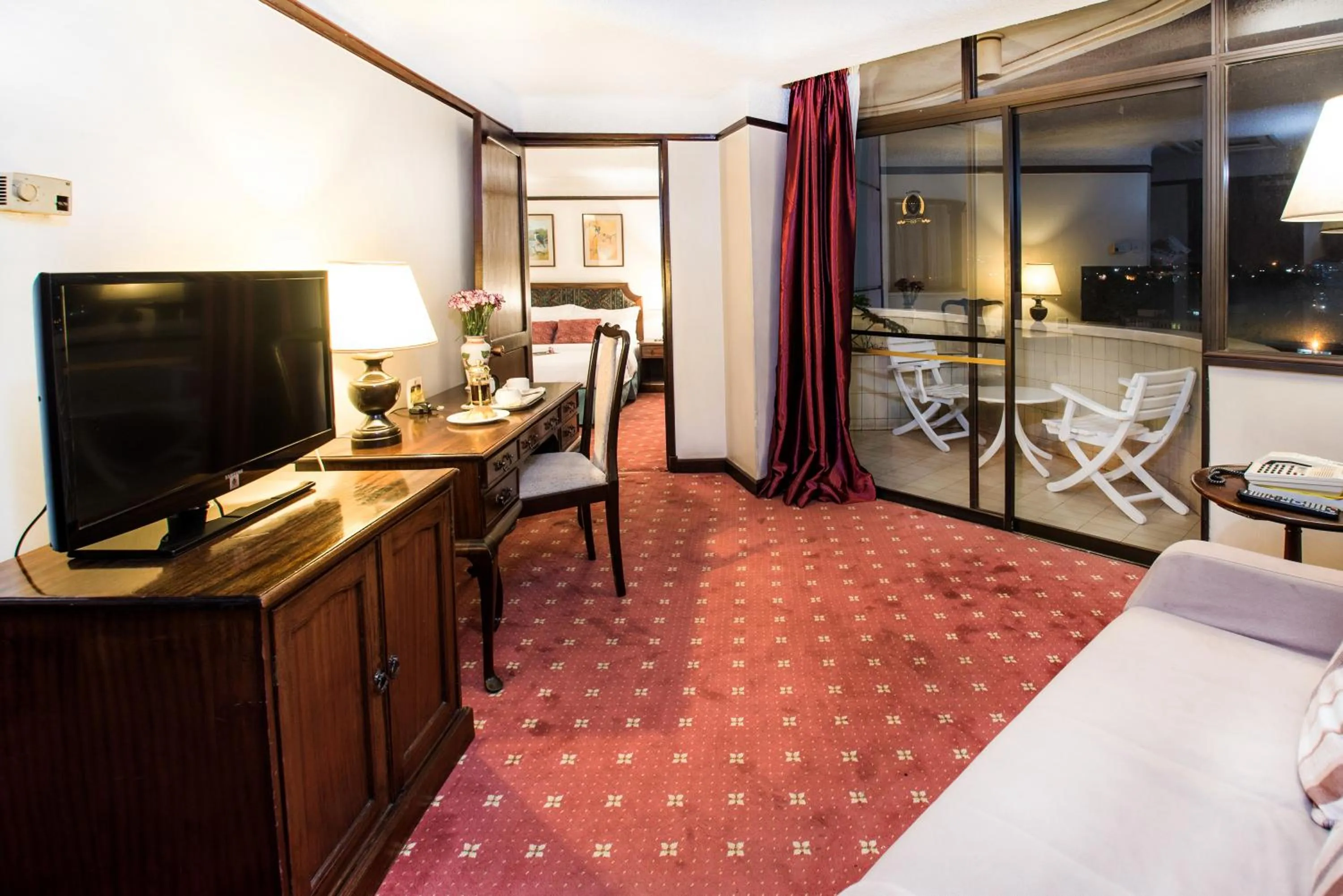 Communal lounge/ TV room, Bed in Nairobi Safari Club by Swiss-Belhotel