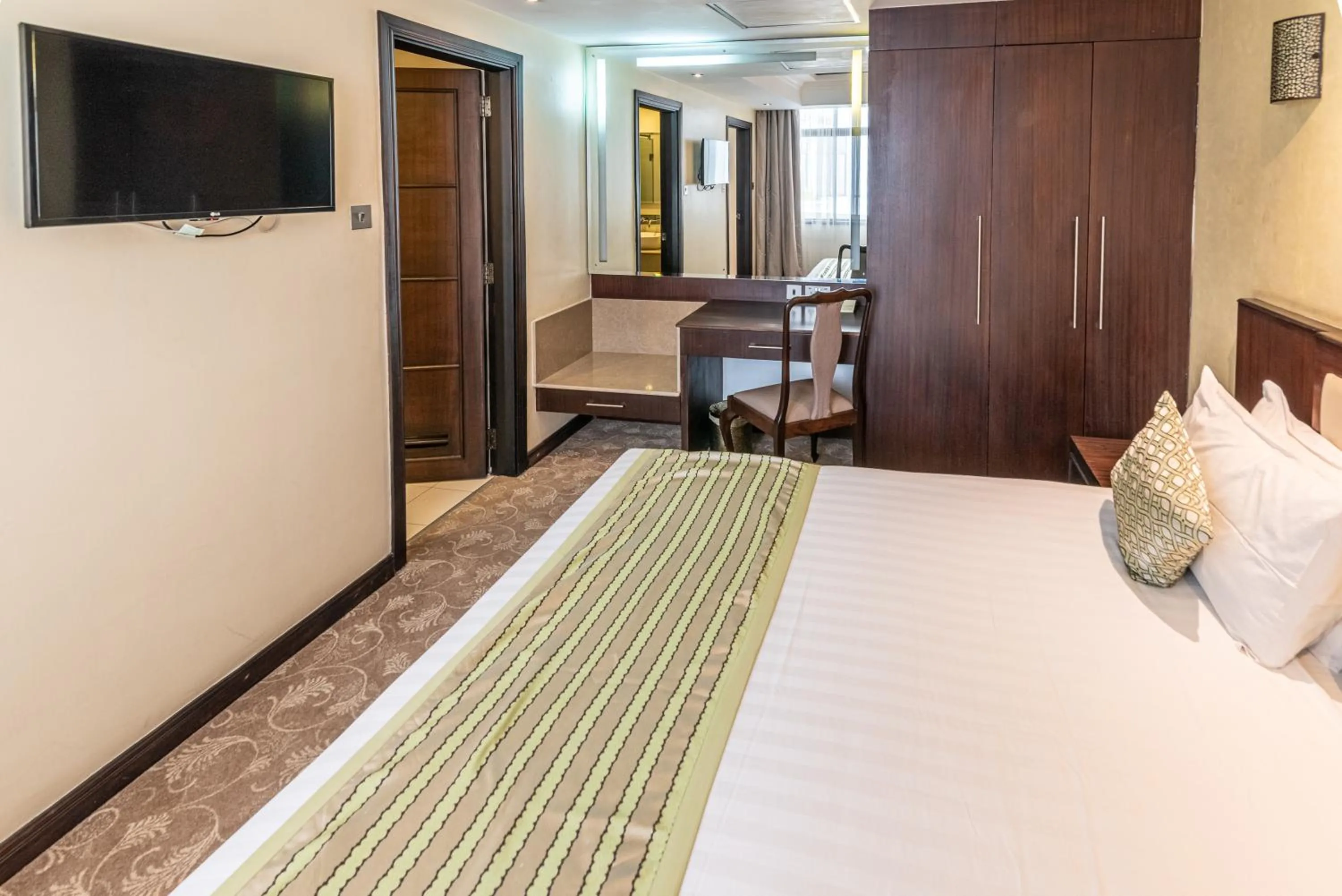 Photo of the whole room, Bed in Nairobi Safari Club by Swiss-Belhotel