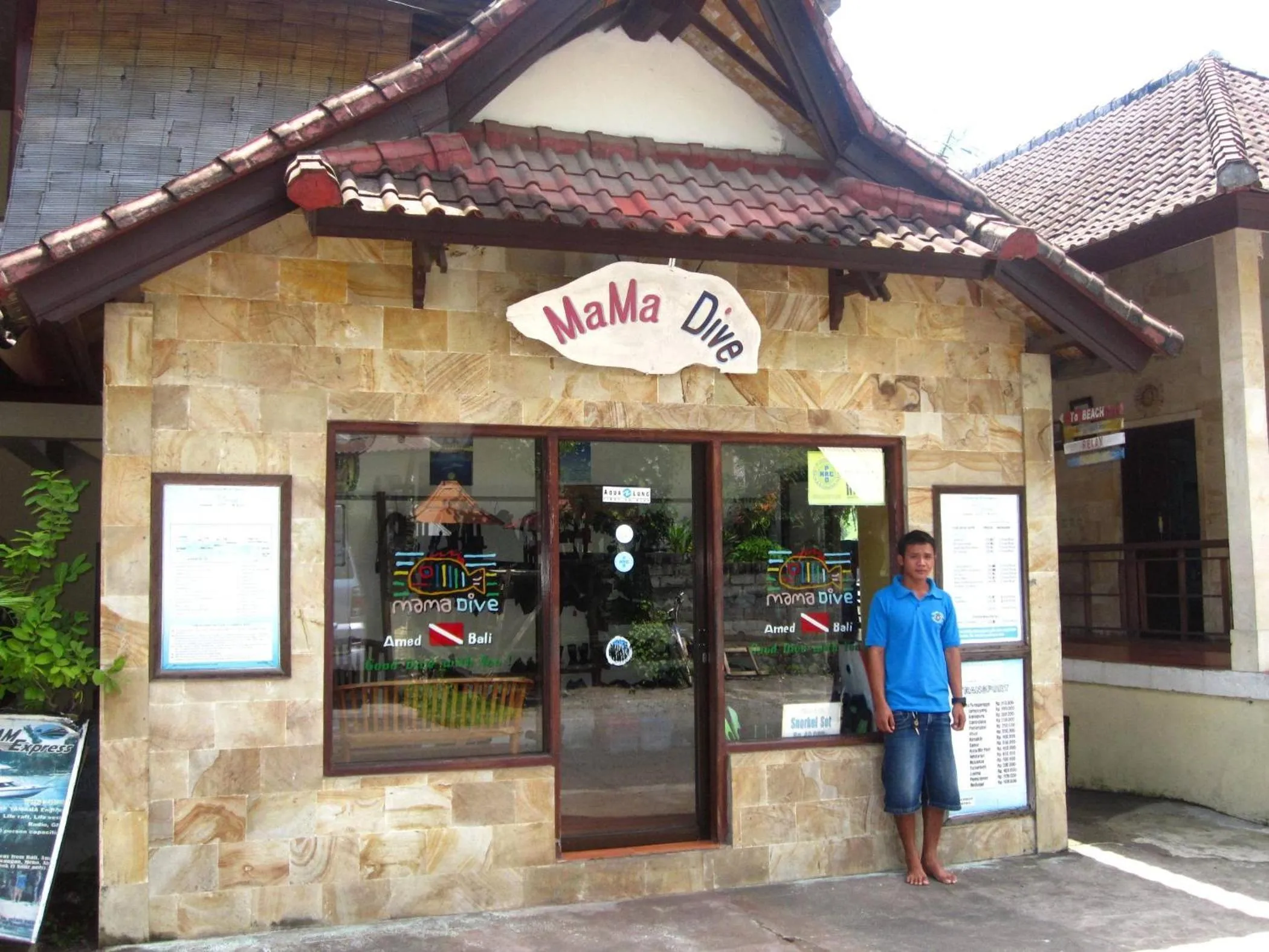 Snorkeling in Galang Kangin Bungalows