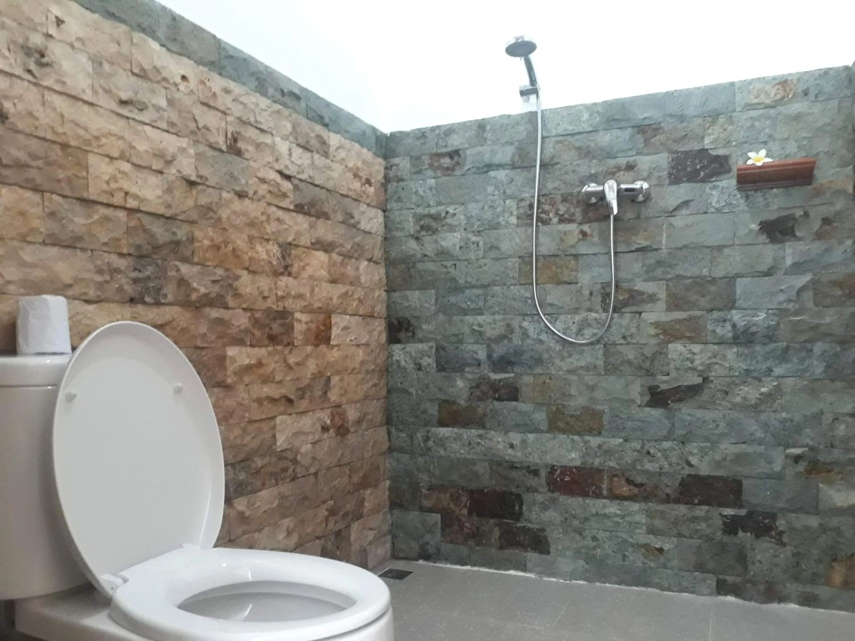 Shower in Galang Kangin Bungalows