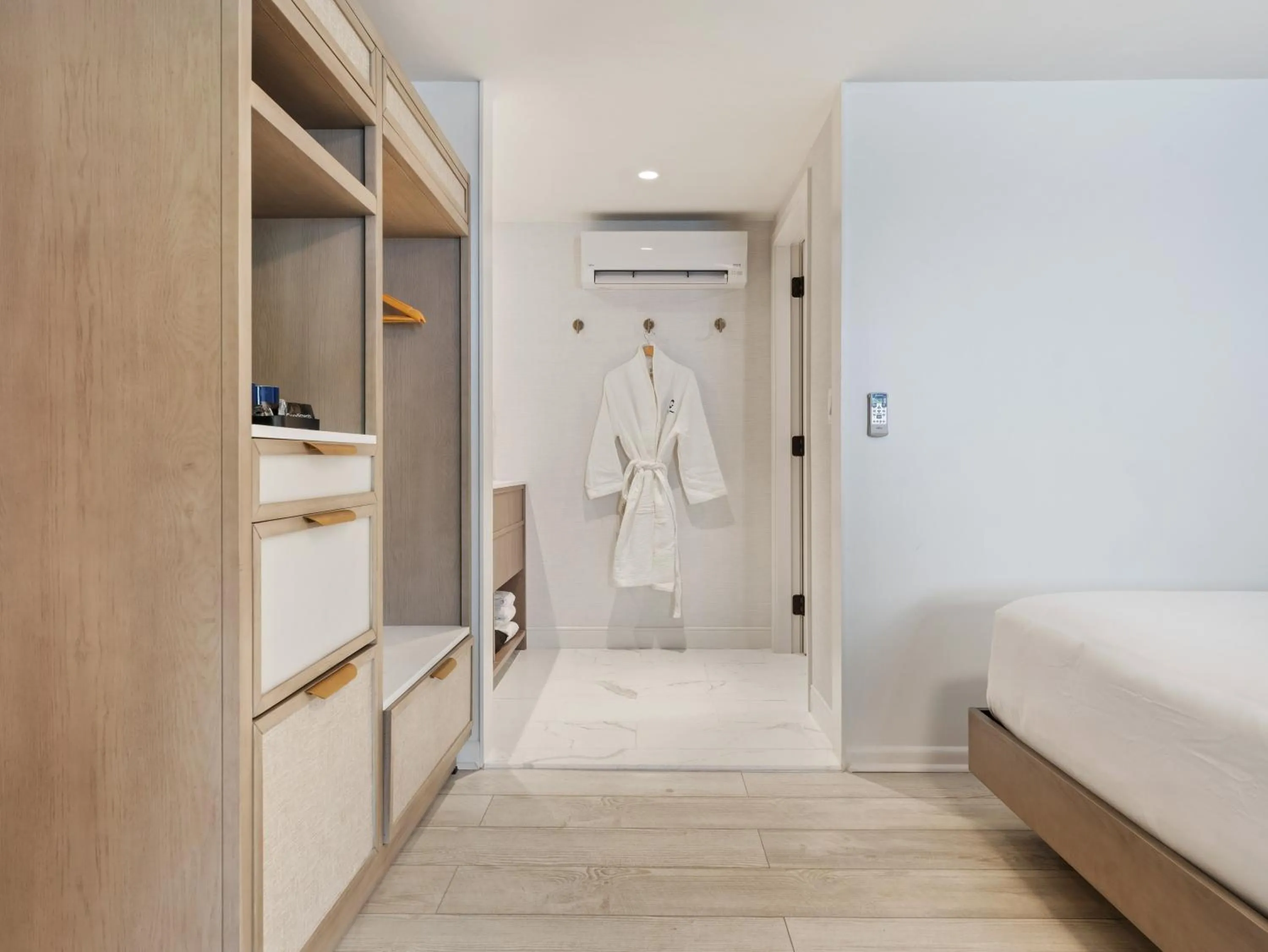 Bedroom, Bed in Greyfinch Chatham Inn