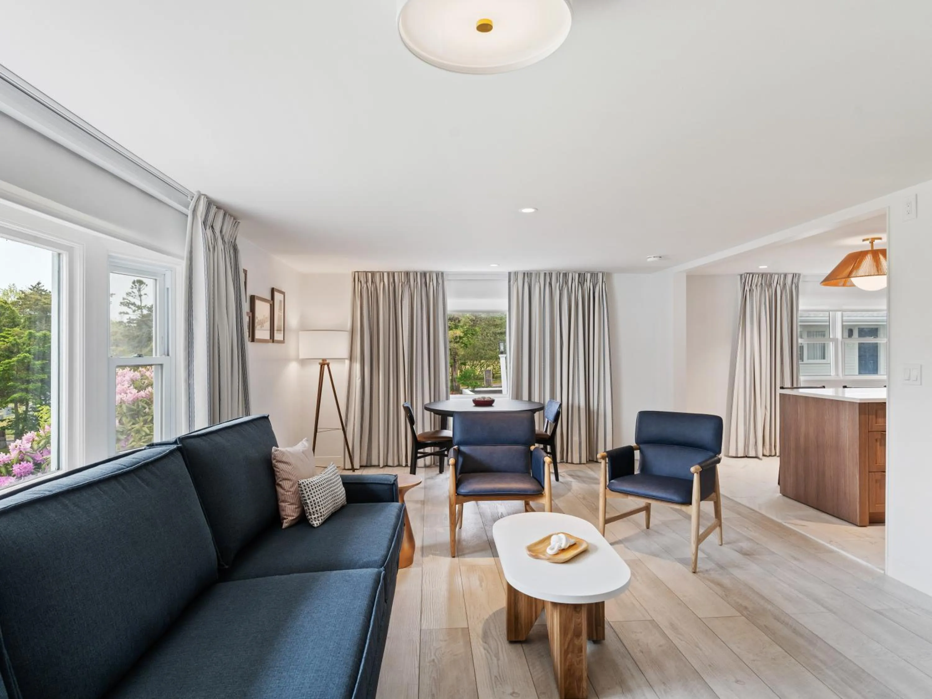 Seating area in Greyfinch Chatham Inn