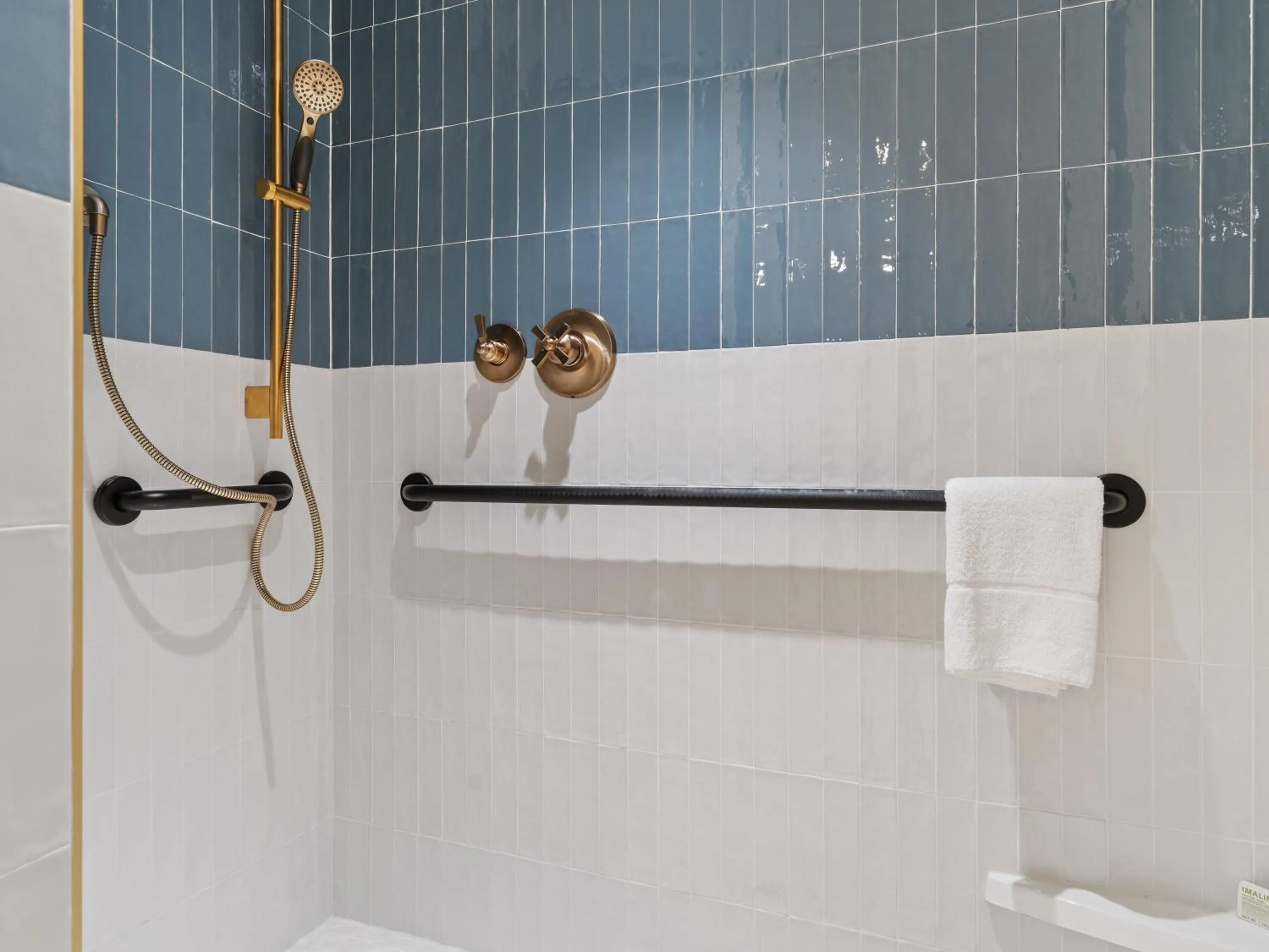 Bathroom in Greyfinch Chatham Inn