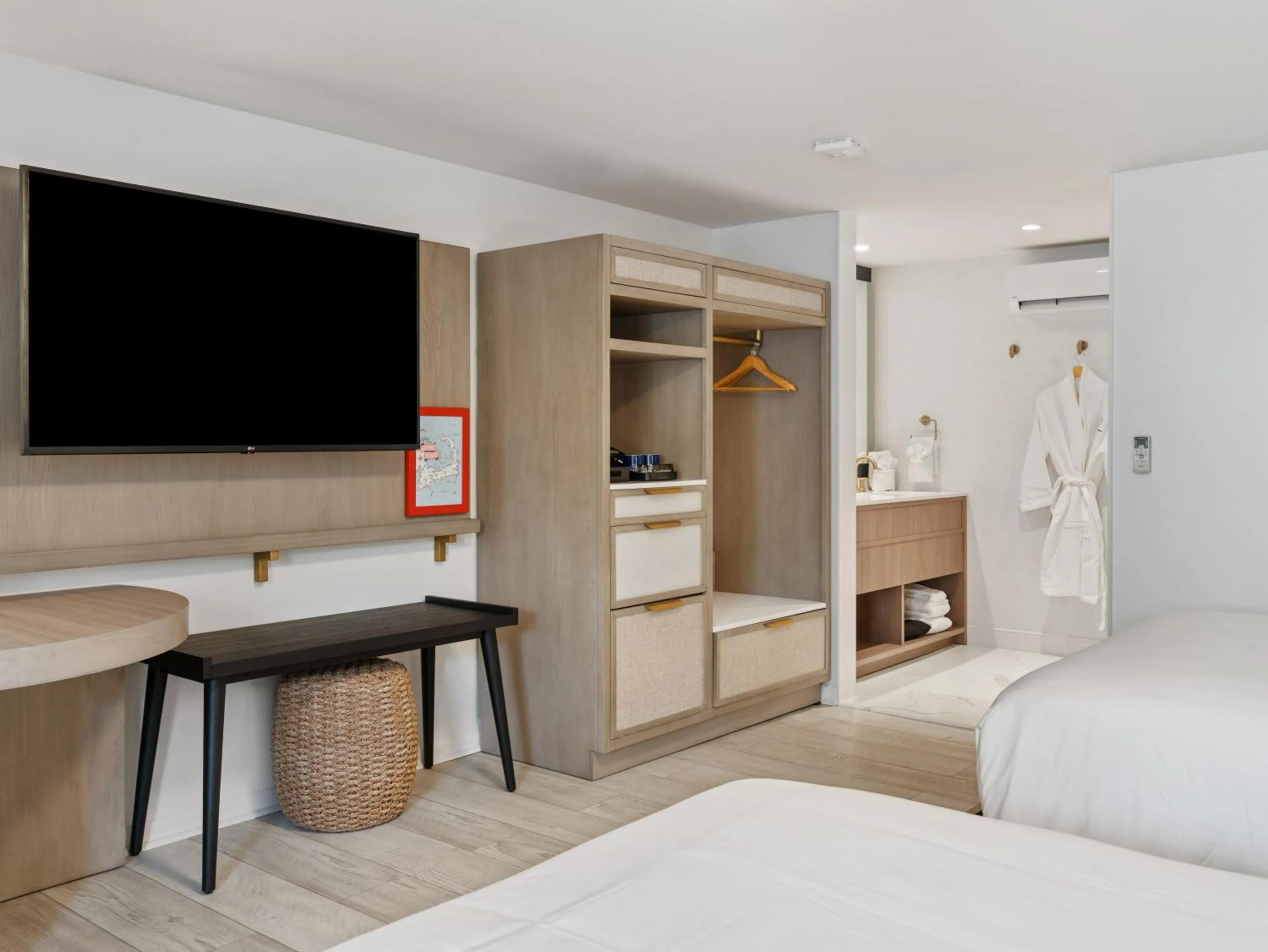 TV and multimedia, Bed in Greyfinch Chatham Inn