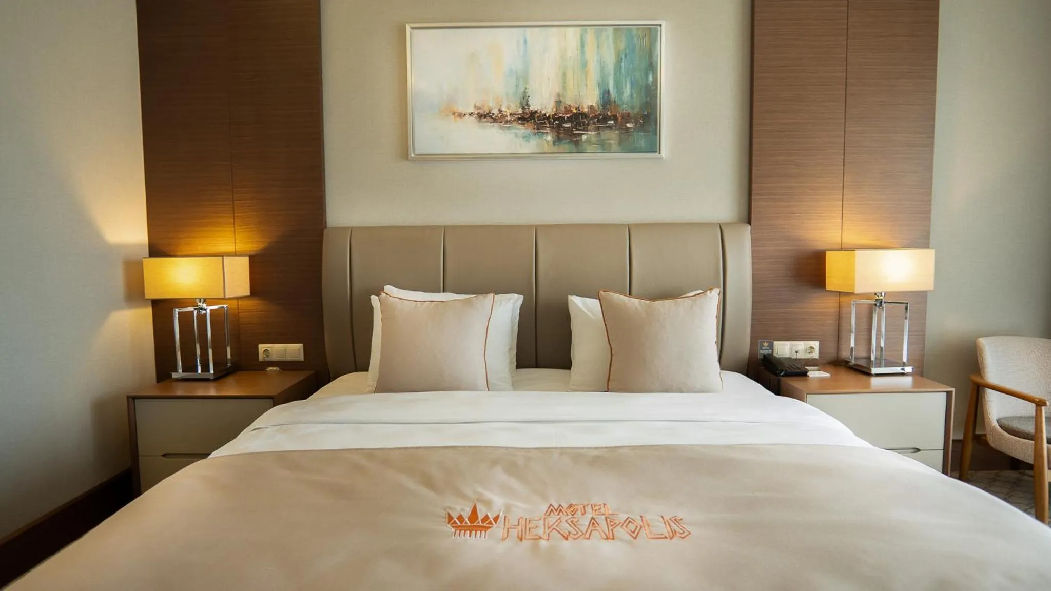 Bed in Motel Heksapolis