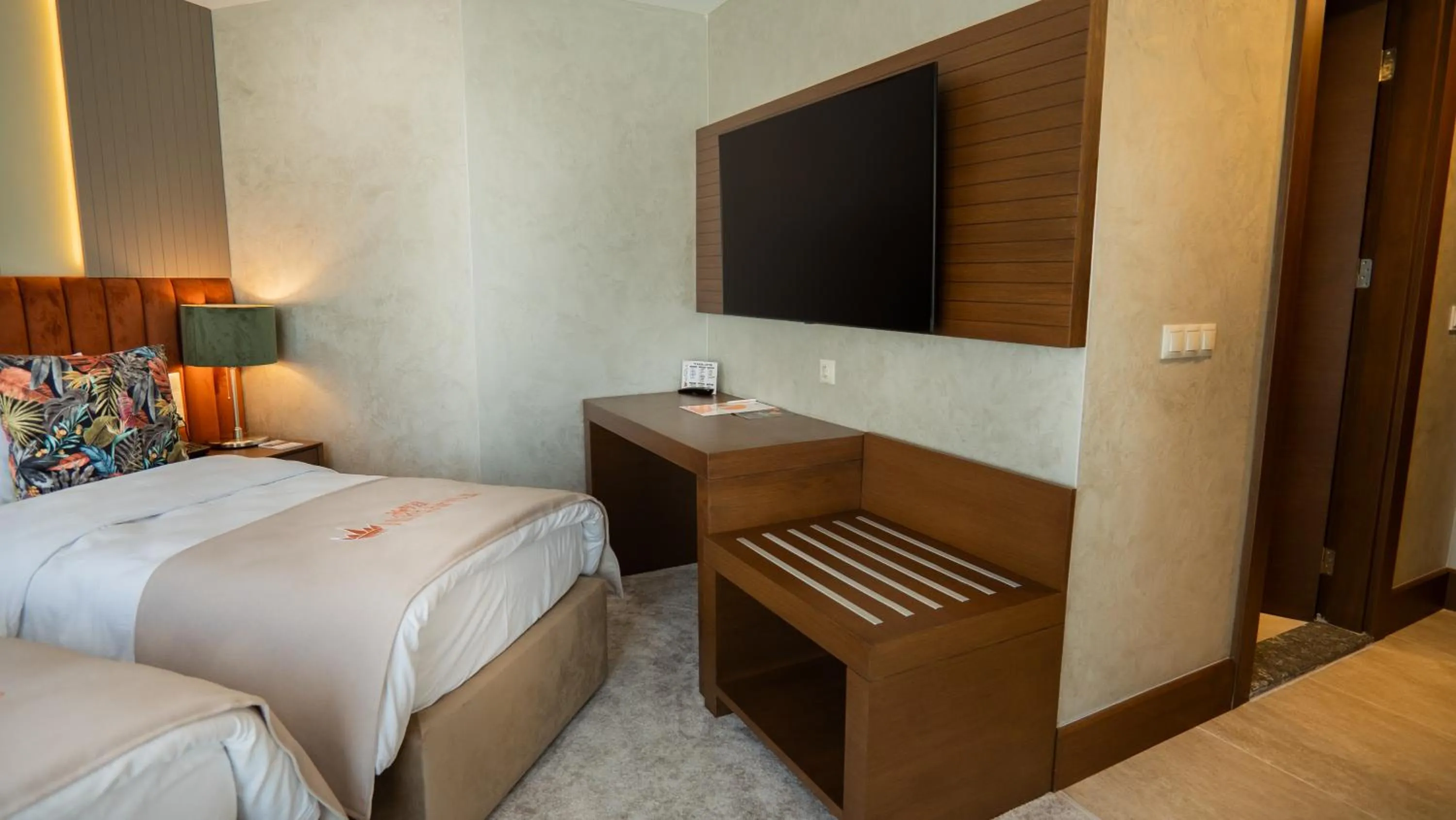 Bed in Motel Heksapolis