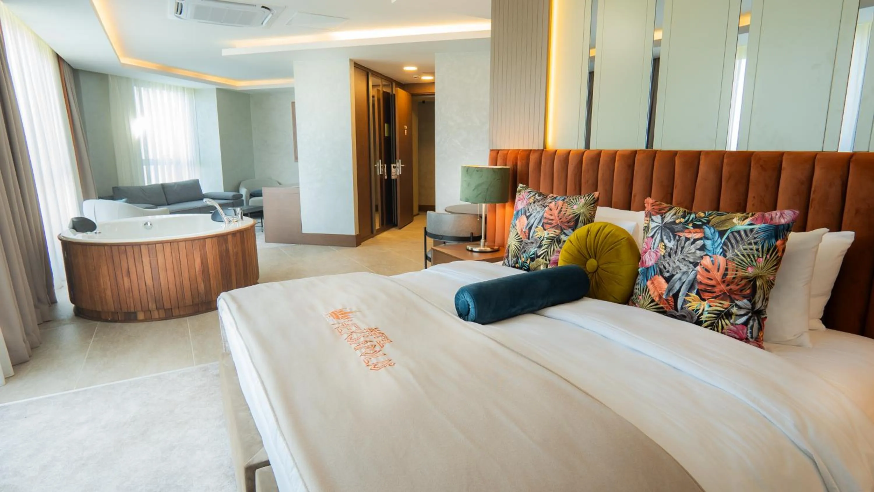 Bed in Motel Heksapolis