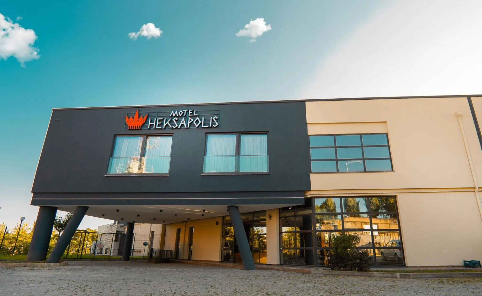 Property building in Motel Heksapolis