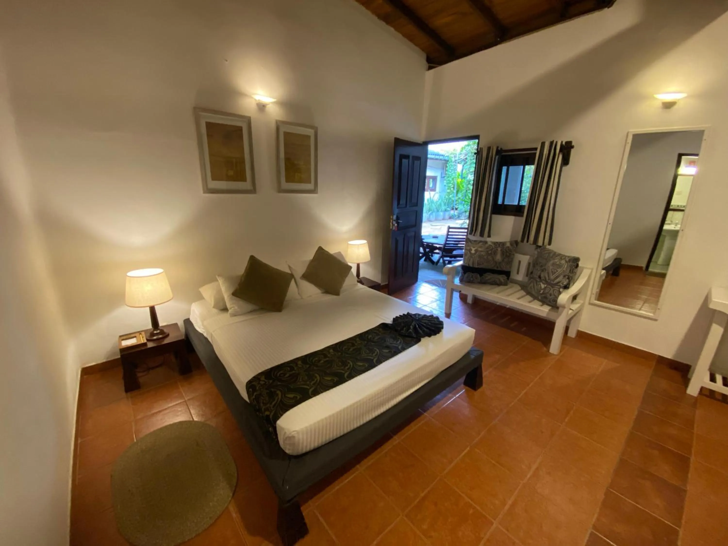 Photo of the whole room, Bed in Tartaruga Beach Unawatuna