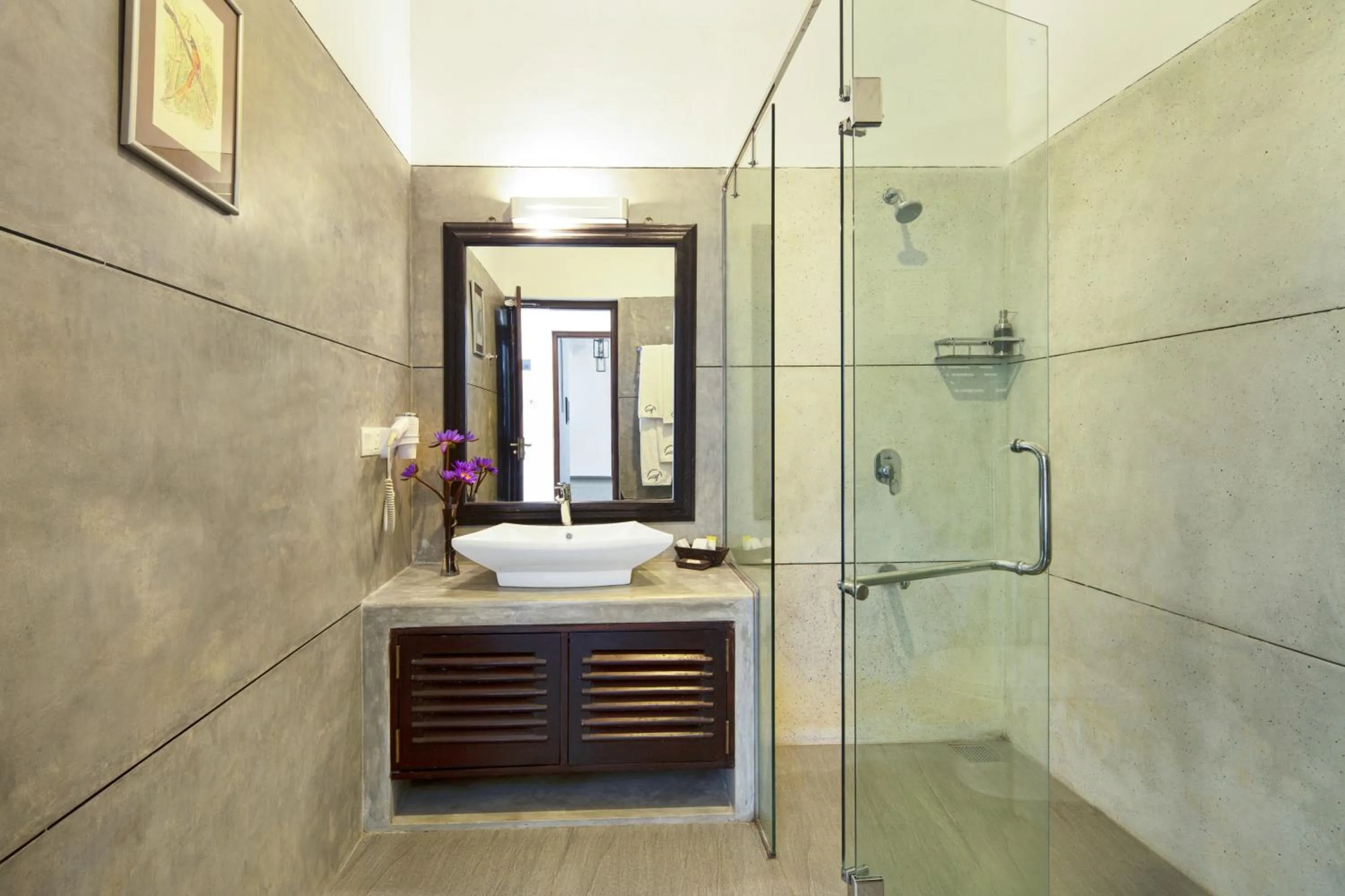 Public Bath in Tartaruga Beach Unawatuna