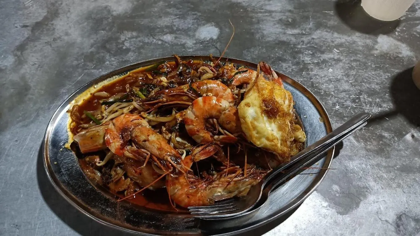 Restaurant/places to eat in Sabai Sabai Guesthouse in Bayan Lepas