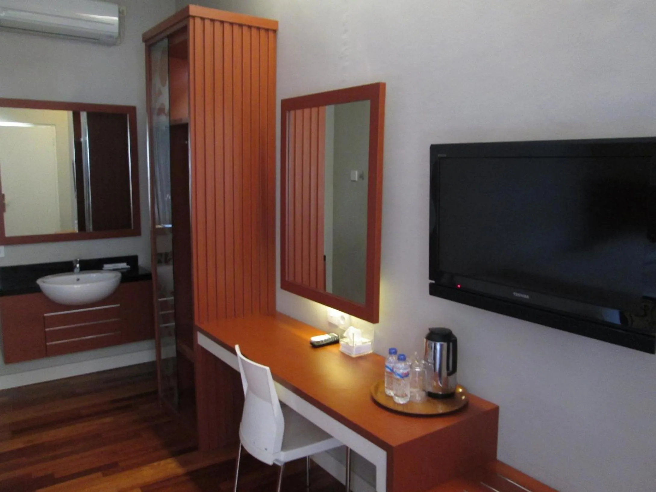 TV and multimedia in Hotel Trio Indah 2