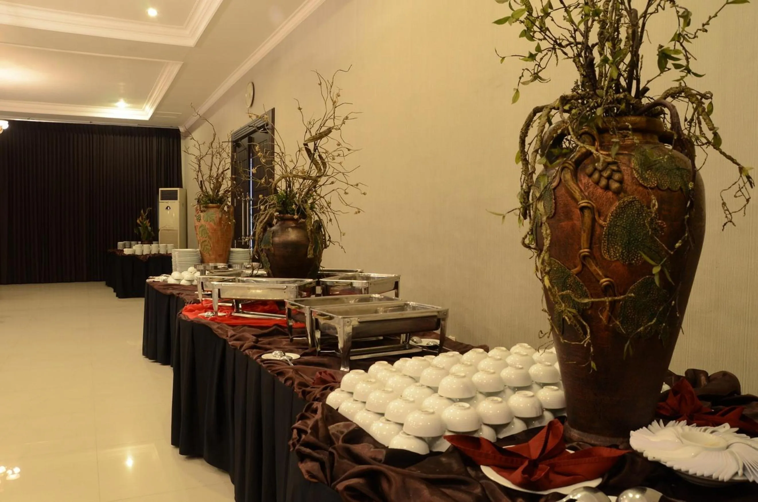 Restaurant/places to eat in Hotel Trio Indah 2