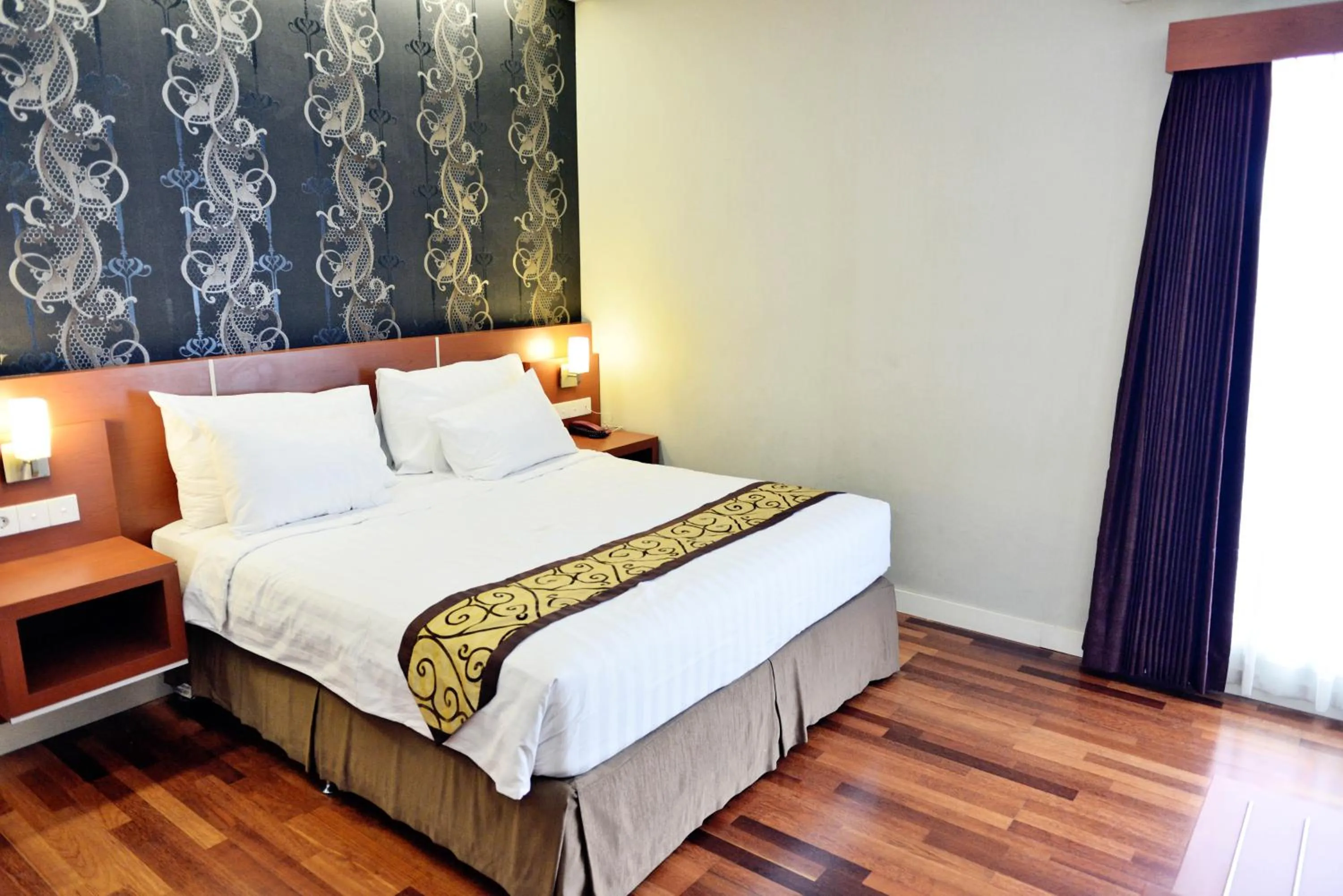 Bedroom, Bed in Hotel Trio Indah 2