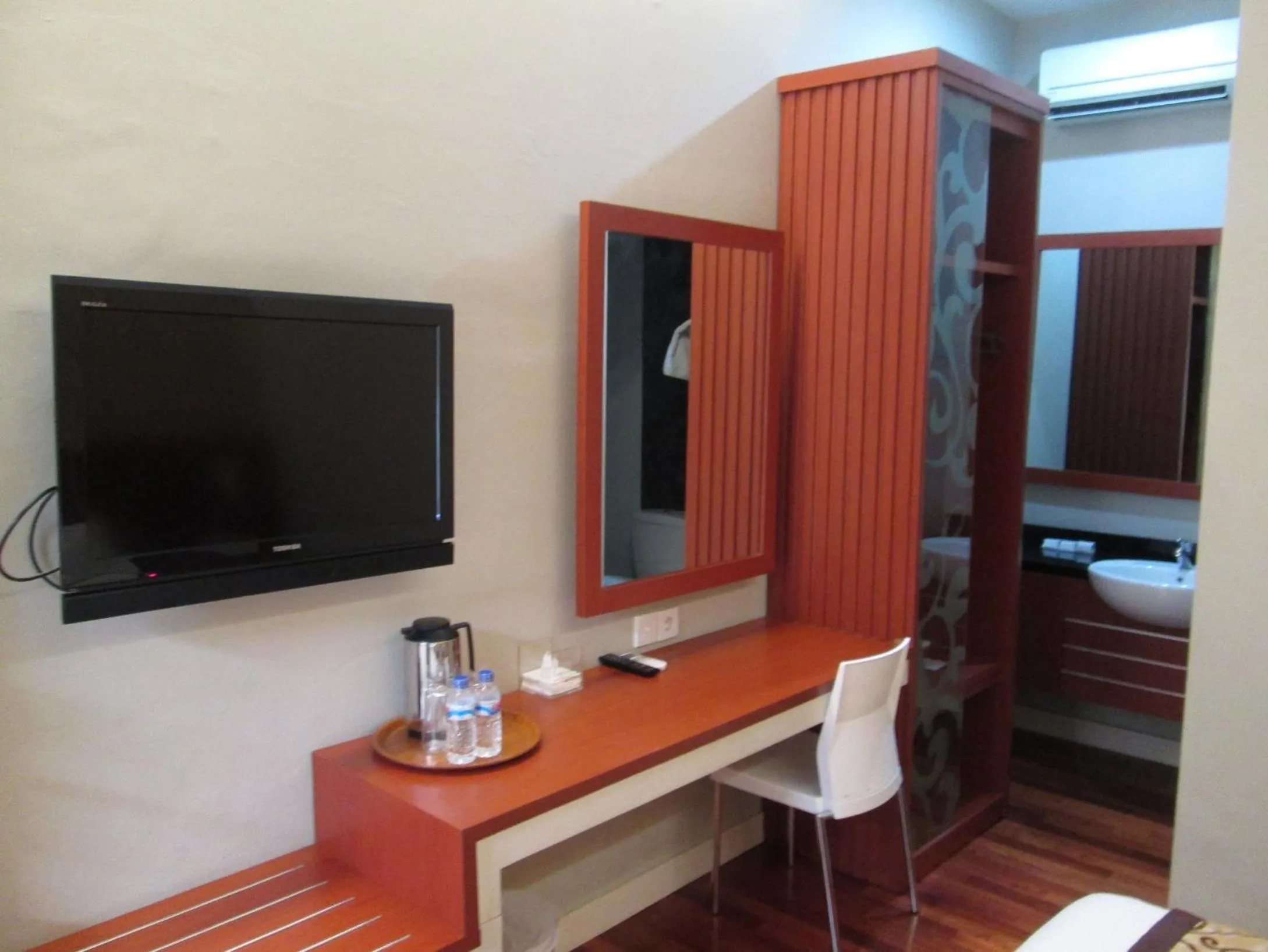 TV and multimedia in Hotel Trio Indah 2